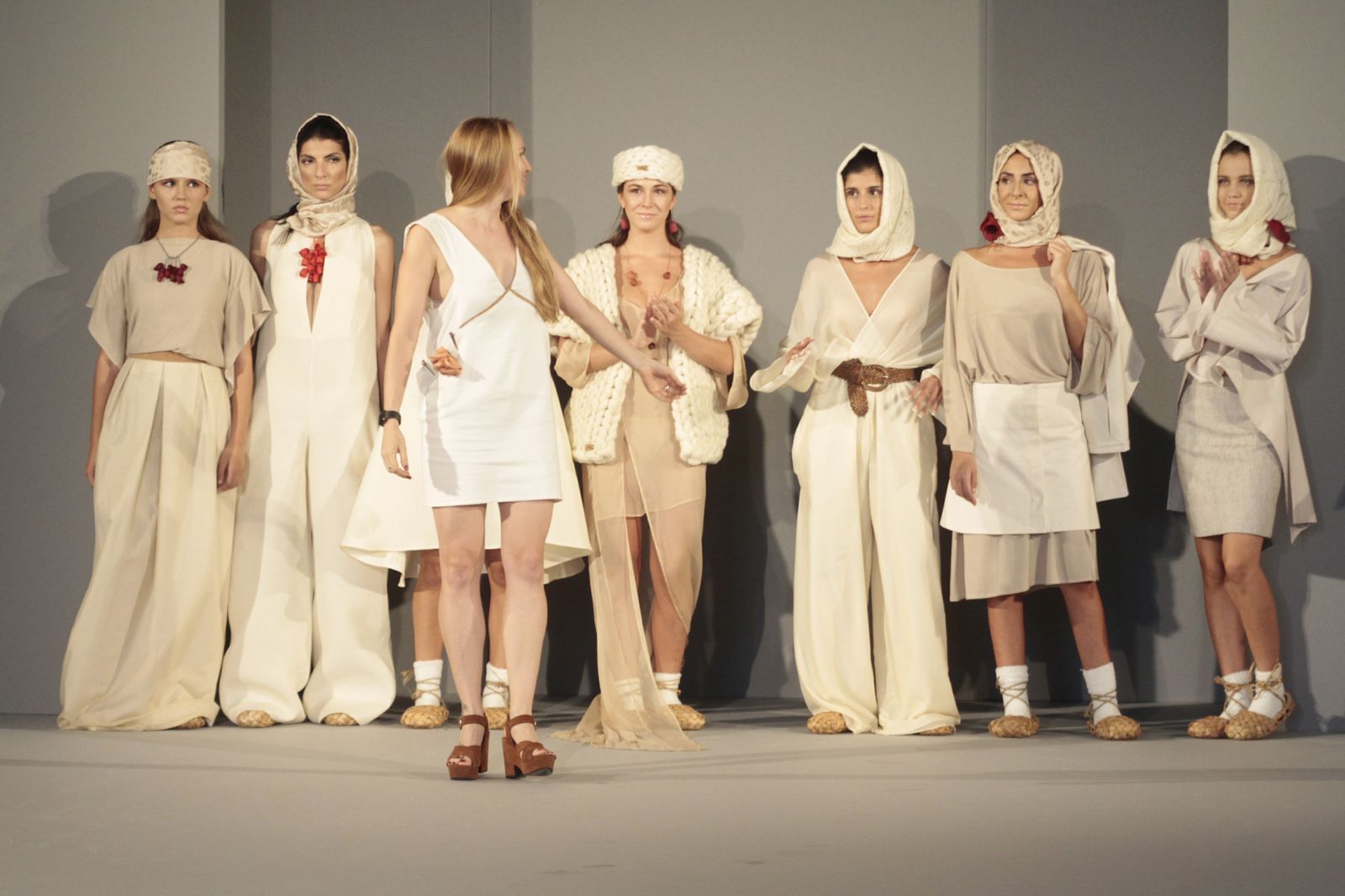 Pasarela de jóvenes talentos en el Casino de la Exposición, ayer.