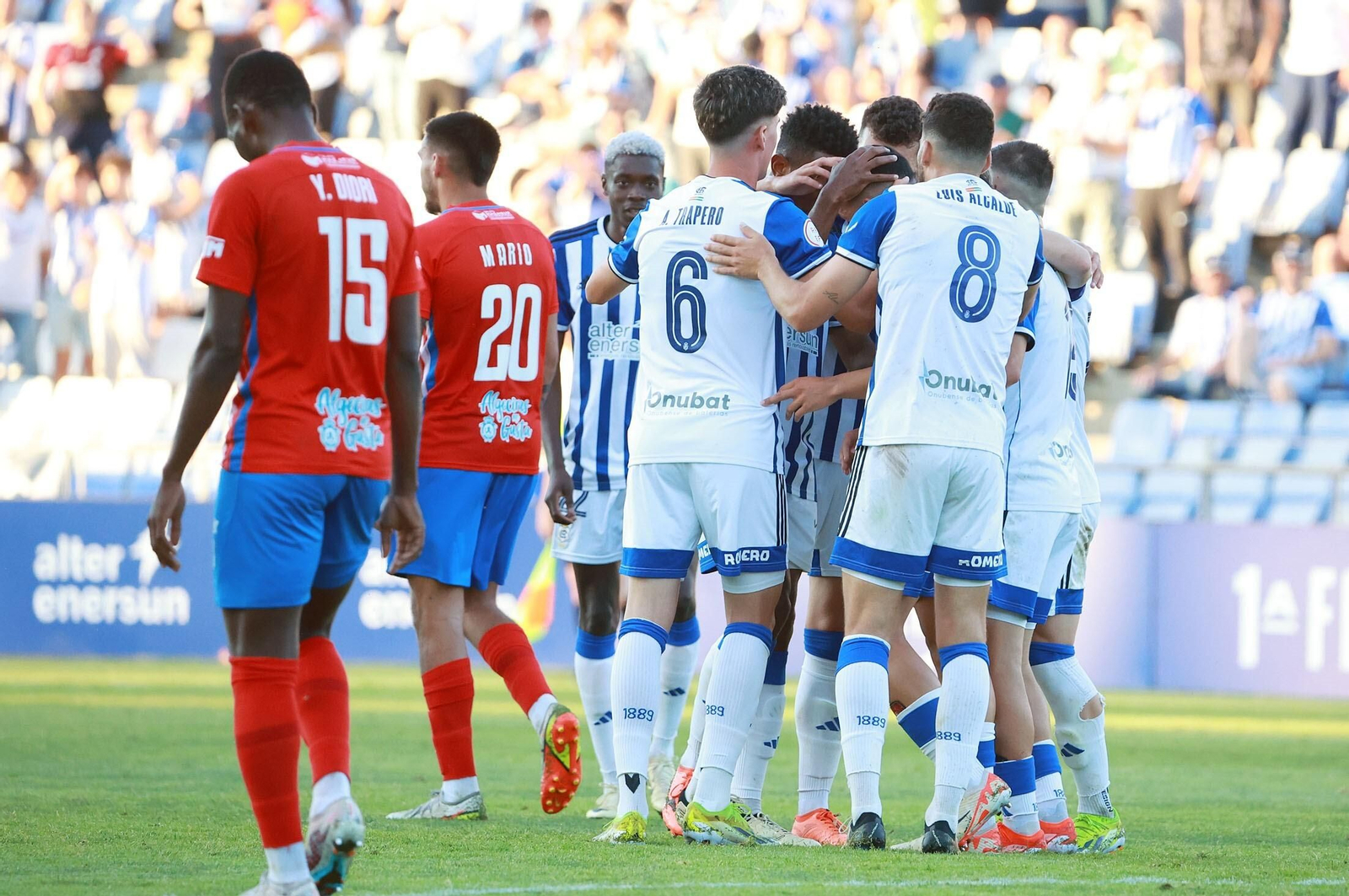Los jugadores del Recre celebran uno de los goles del pasado sábado.