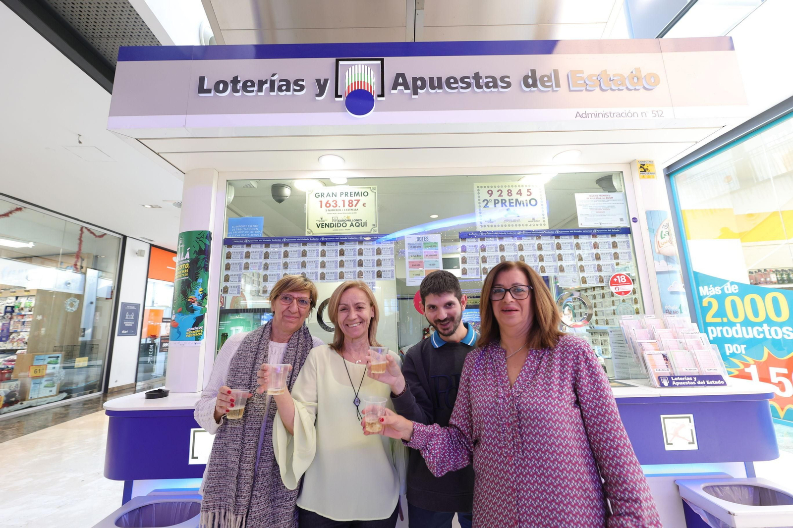 Celebraciones de los premiados con la Lotería de Navidad en España Celebraciones de los premiados con la Lotería de Navidad en España