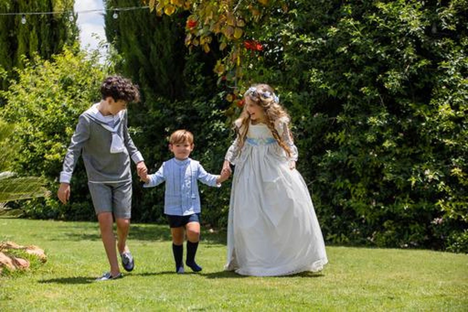 Una de las propuestas de la firma sevillana Mercedes de Alba de moda infantil.