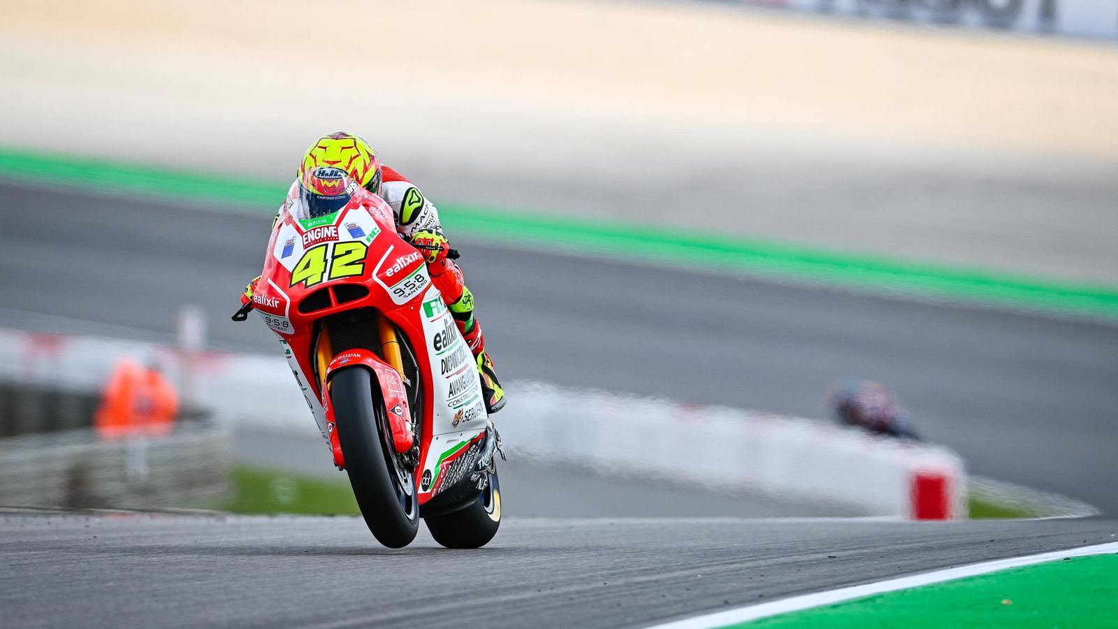 Marcos Ramírez, adaptándose a la MV Agusta.