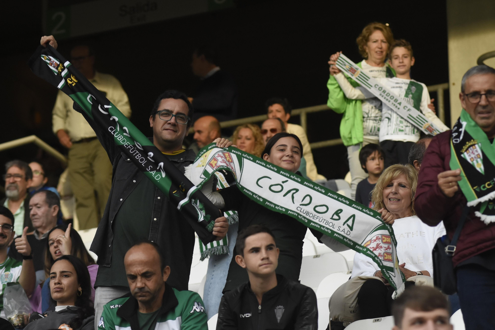 Córdoba CF - Recreativo: Las mejores fotos del ambiente en El Arcángel
