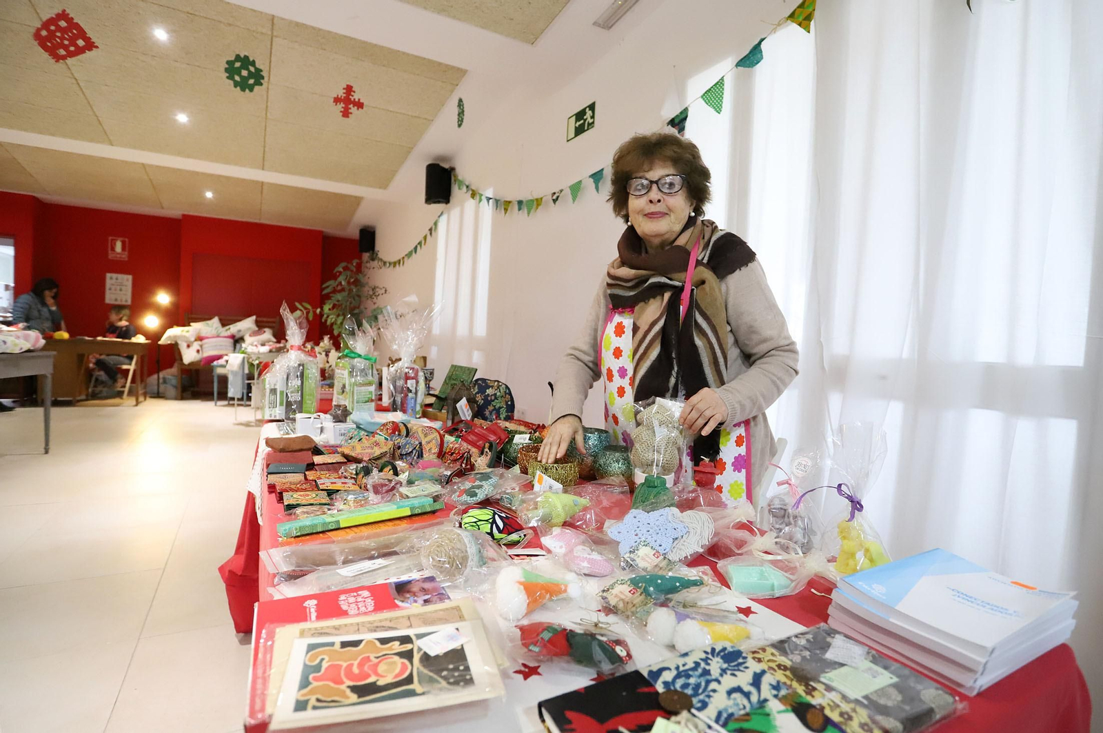 Imágenes del mercado navideño de Cáritas