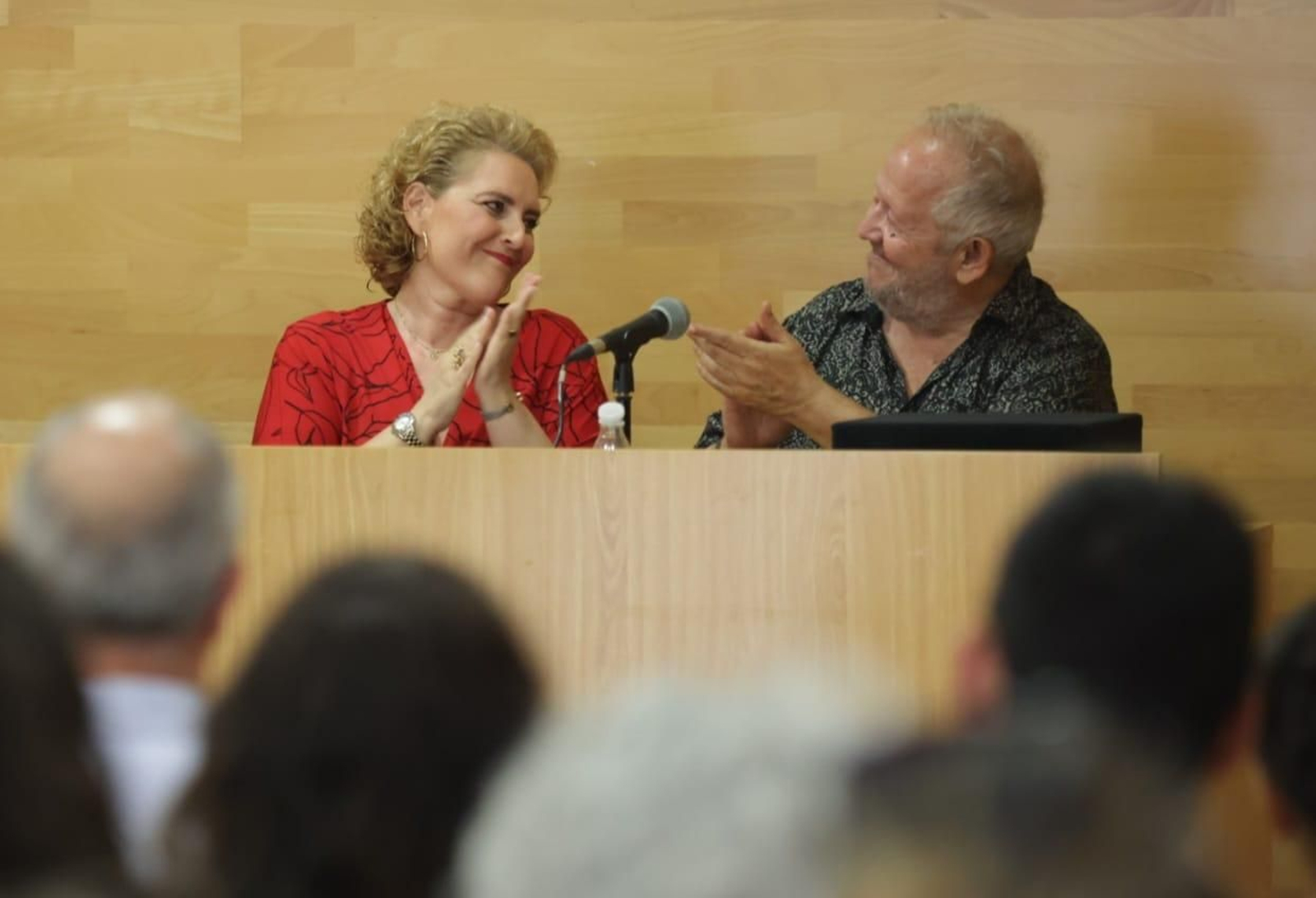 Mar Marchante y Juan José Téllez durante la presentación de Versos de ceniza.