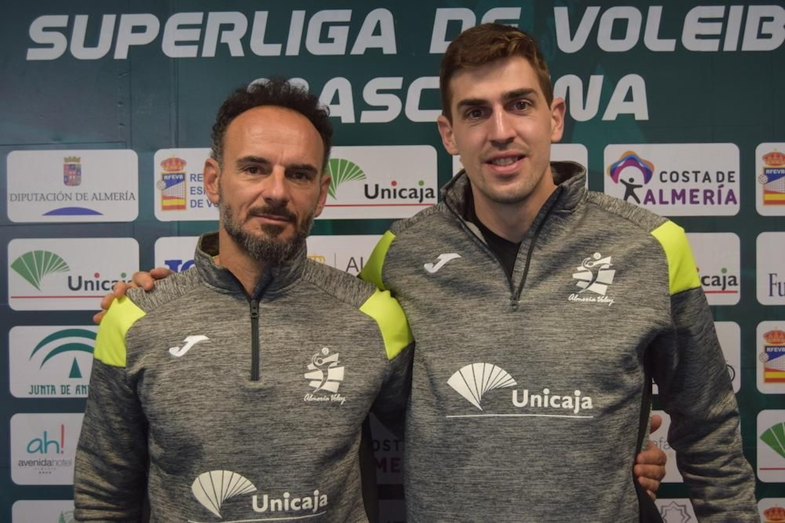 Manolo Berenguel, técnico ahorrador, junto al capitán, Jorge Almansa Manolo Berenguel, técnico ahorrador, junto al capitán, Jorge Almansa