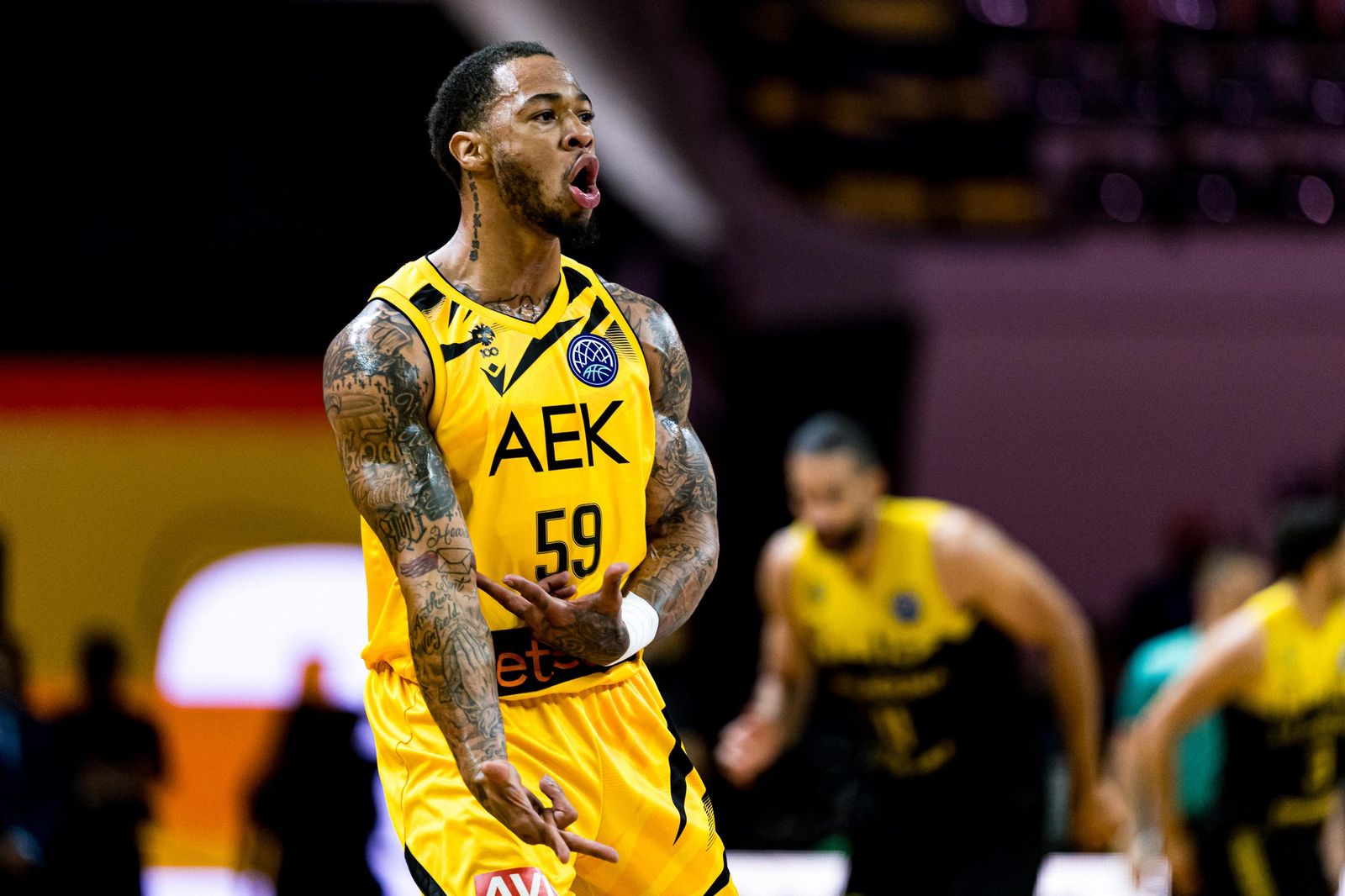 El AEK remonta y le quita al Tenerife el tercer puesto (77-73)