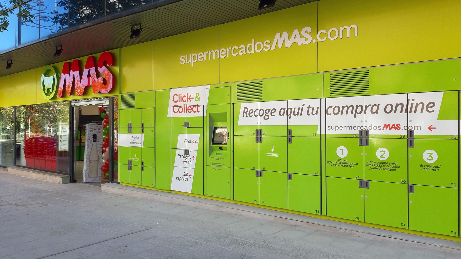 Taquillas del nuevo servicio de recogida de pedidos on line, en Sevilla. Taquillas del nuevo servicio de recogida de pedidos on line, en Sevilla.