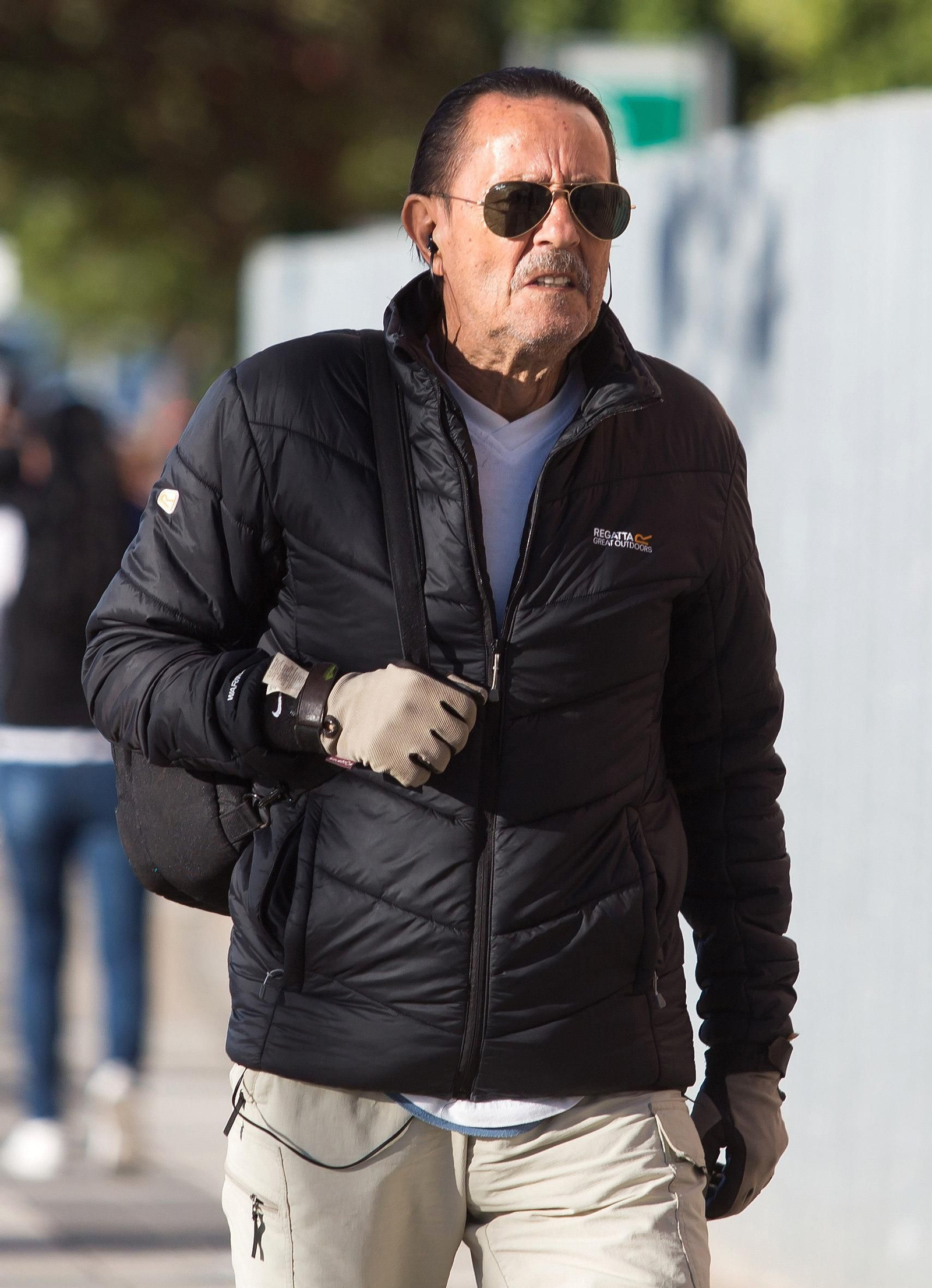 Julián Muñoz. Julián Muñoz.