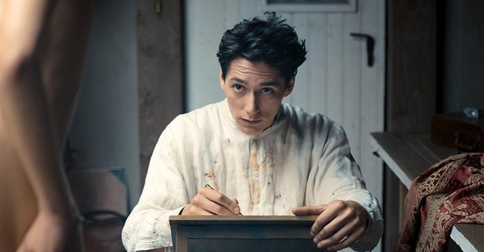 Noah Saavedra interpreta al pintor austriaco Egon Schiele.