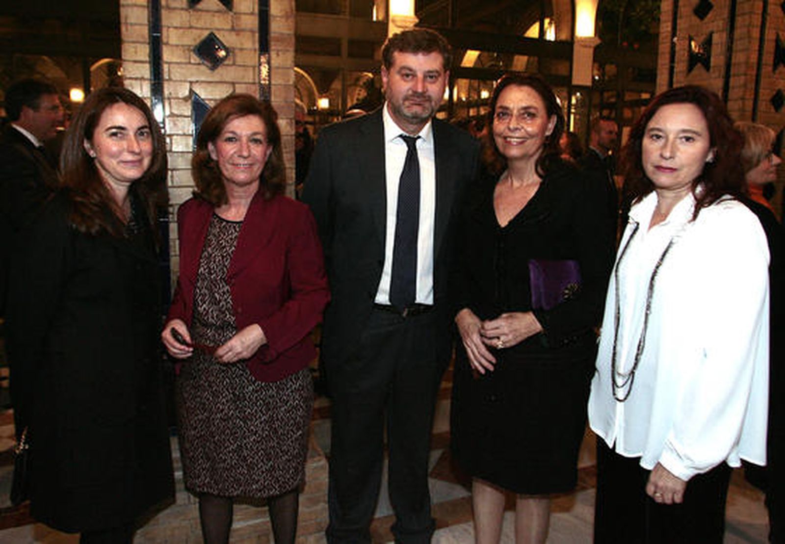 Charo Ramos, Charo Fernández-Cotta, Manuel Meléndez, Ana Gavín y Carmen Carballo. / Reportaje gráfico: Antonio Pizarro / Juan Carlos Muñoz / Juan Carlos Vázquez