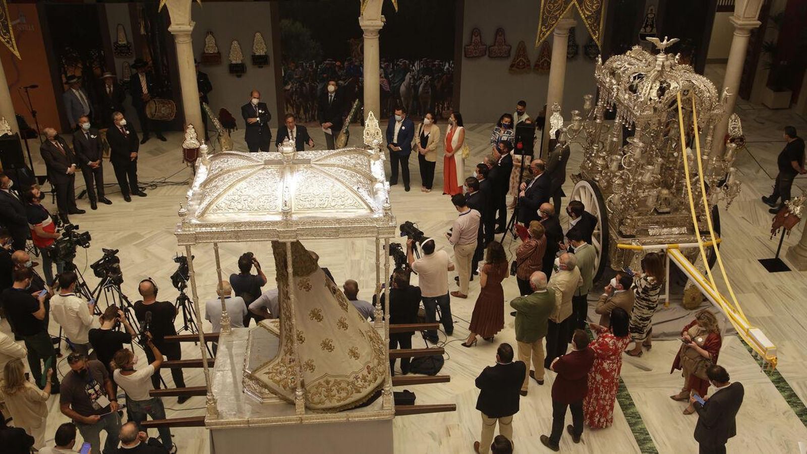 Patio de la exposición en el momento de la inauguración