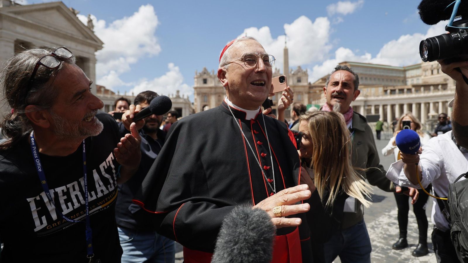 Las imágenes de las vísperas del cónclave en la Plaza de San Pedro del Vaticano