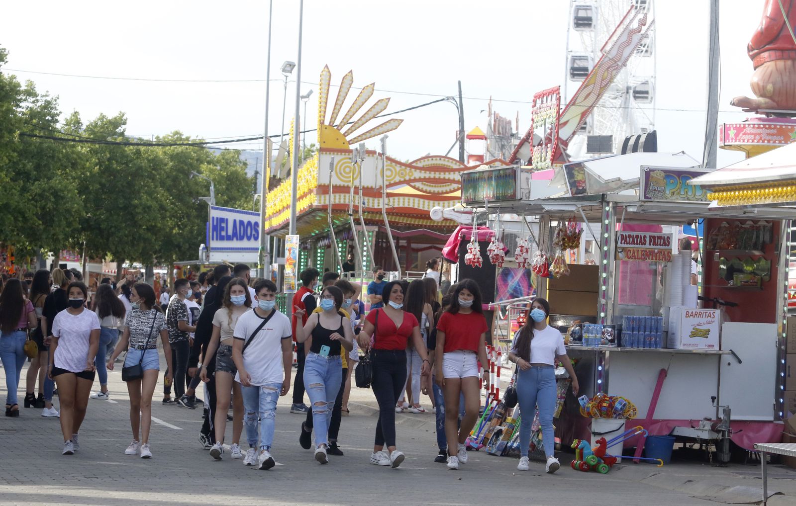 Primera jornada en el parque de atracciones de El Arenal, en imágenes
