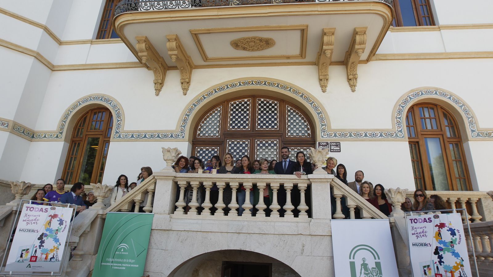 Todos unidos por los derechos de las mujeres.