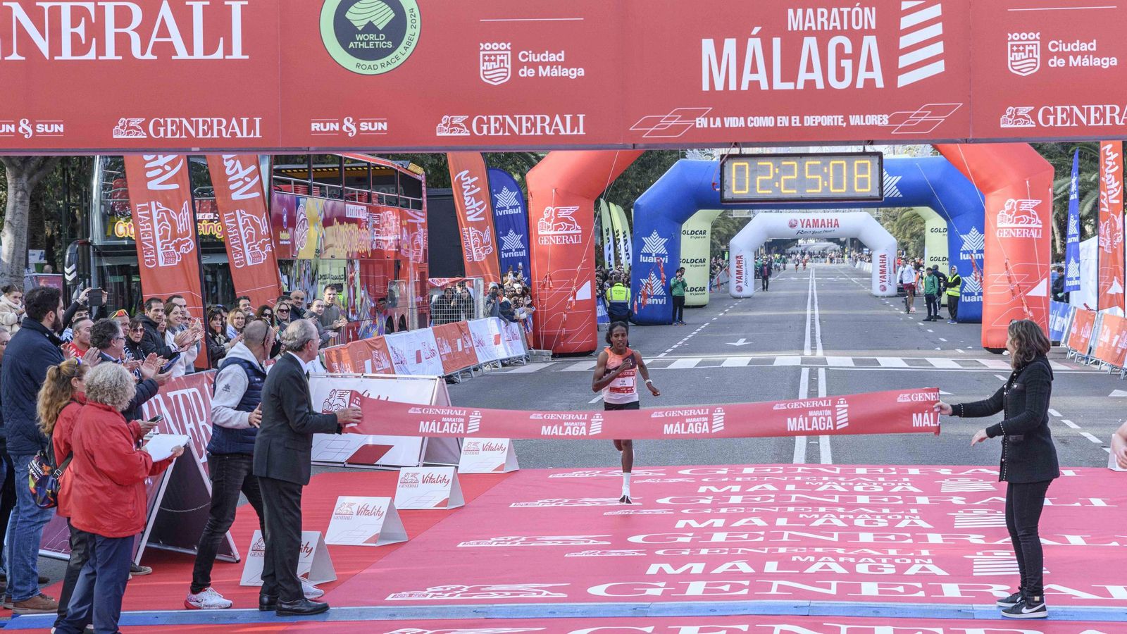 Búscate en las fotos de la Maratón de Málaga 2024