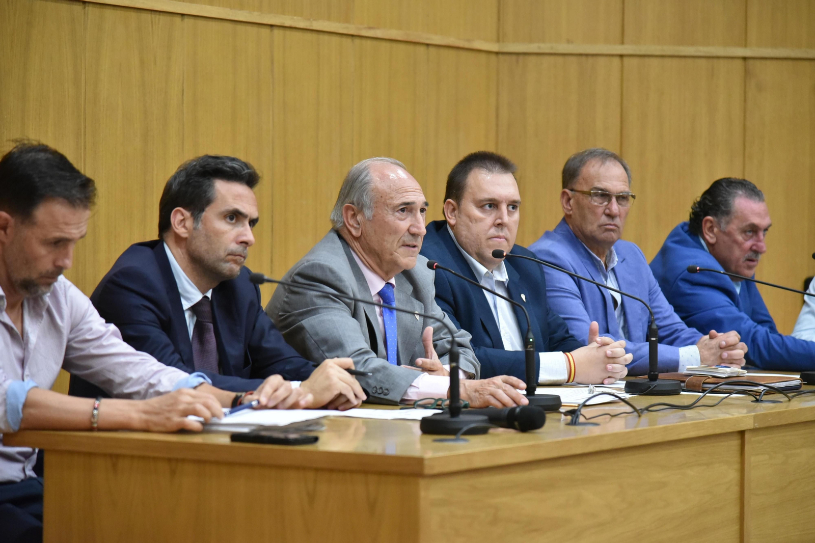 La junta directiva del Algeciras CF, anoche en el auditorio Millán Picazo.