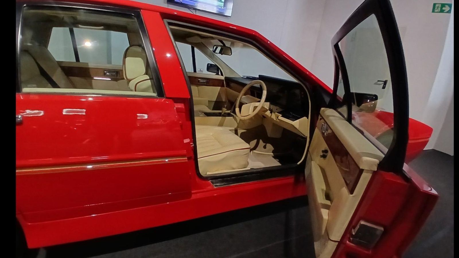 El Aston Martin de 1986, el primer vehículo con una pantalla digital