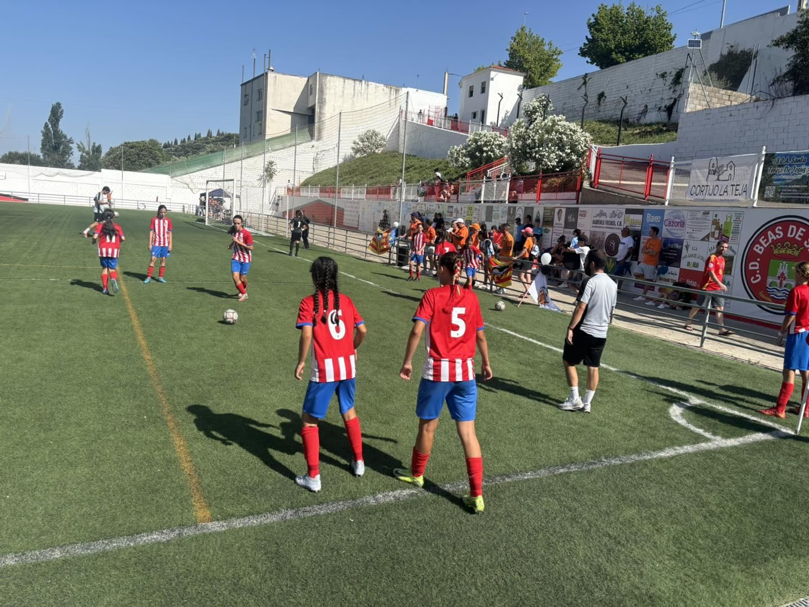 En imágenes: convivencia y cantera en el Torneo Internacional de fútbol base 'Ciudad de Beas'