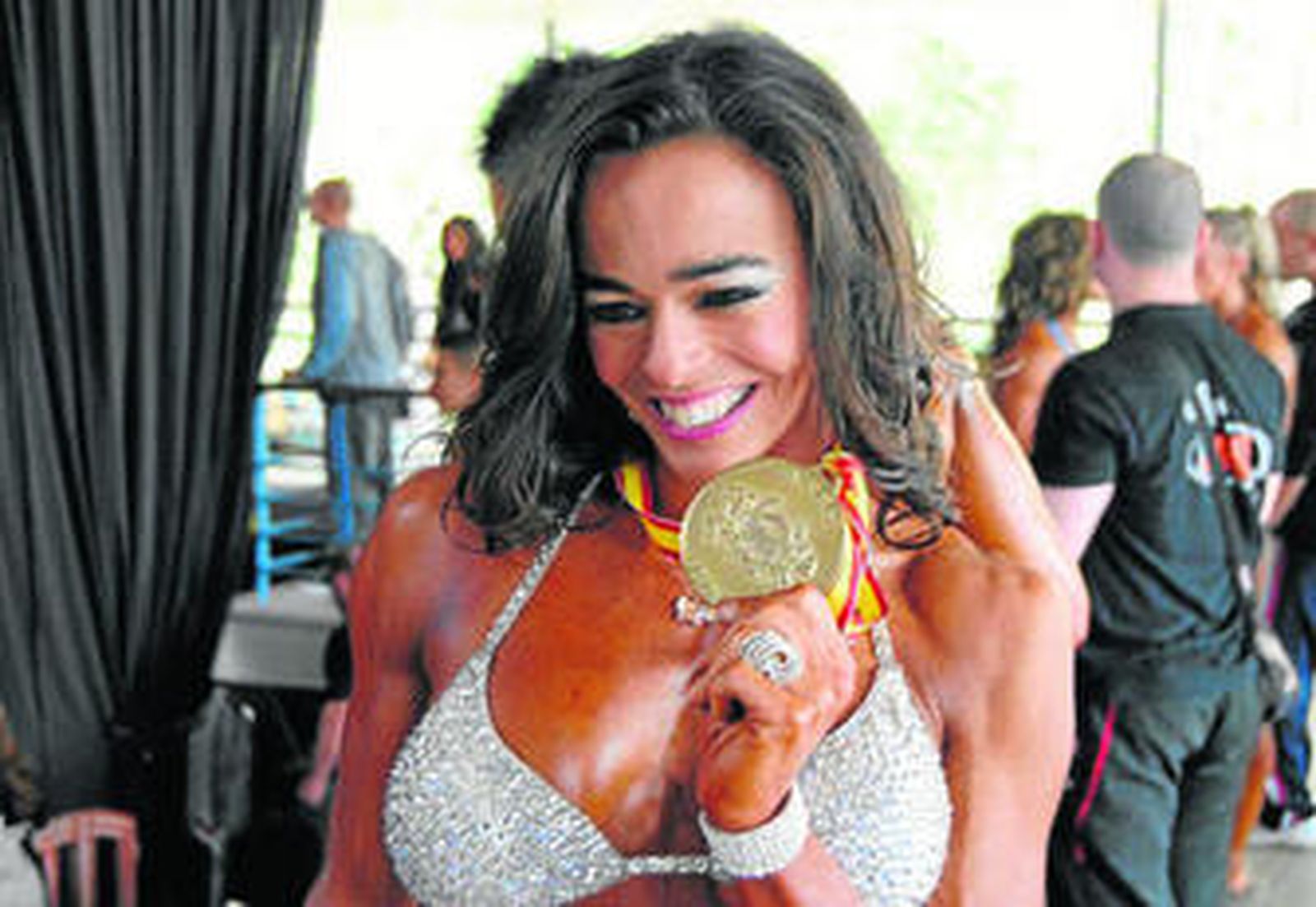 La jerezana Verónica Gallego posa sonriente con la medalla de oro en el Campeonato de España.
