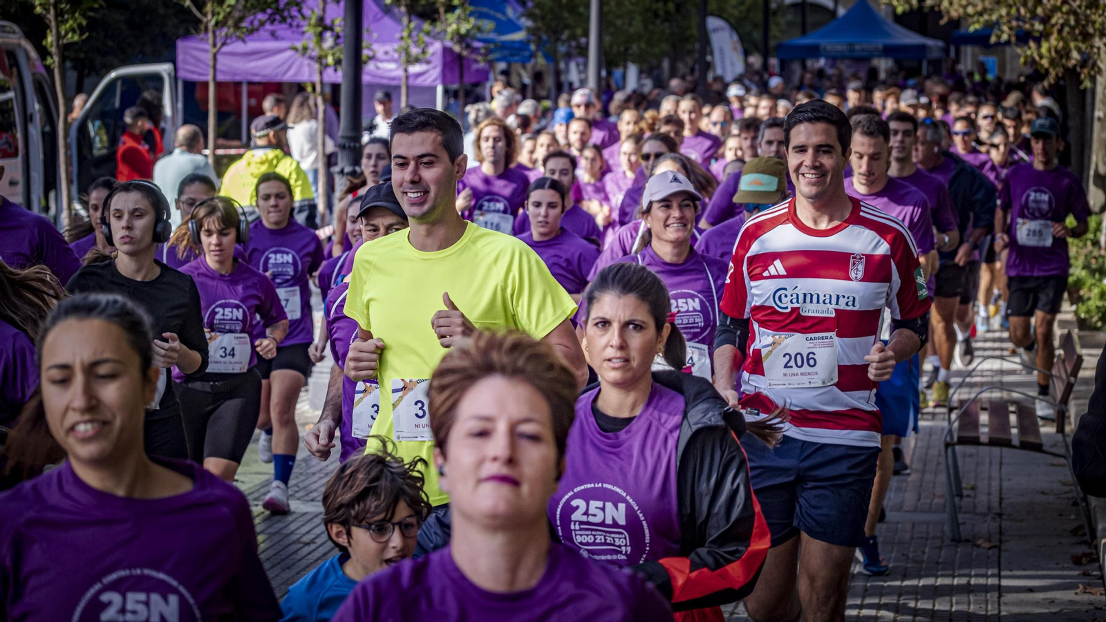 Búscate entre las imágenes de la III Carrera de Cádiz por la Eliminación de la Violencia contra las Mujeres