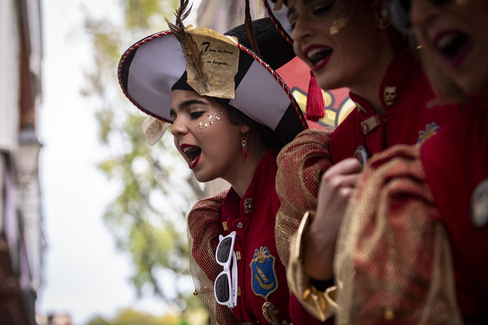 Las imágenes del segundo sábado de Carnaval de Cádiz 2025: Carrusel de coros bajo la lluvia