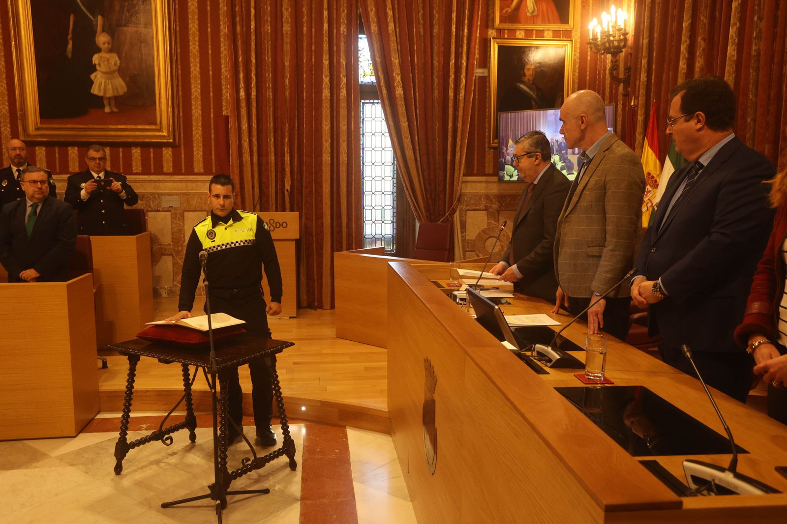 Toma de posesión de los nuevos agentes de la policía local y bomberos