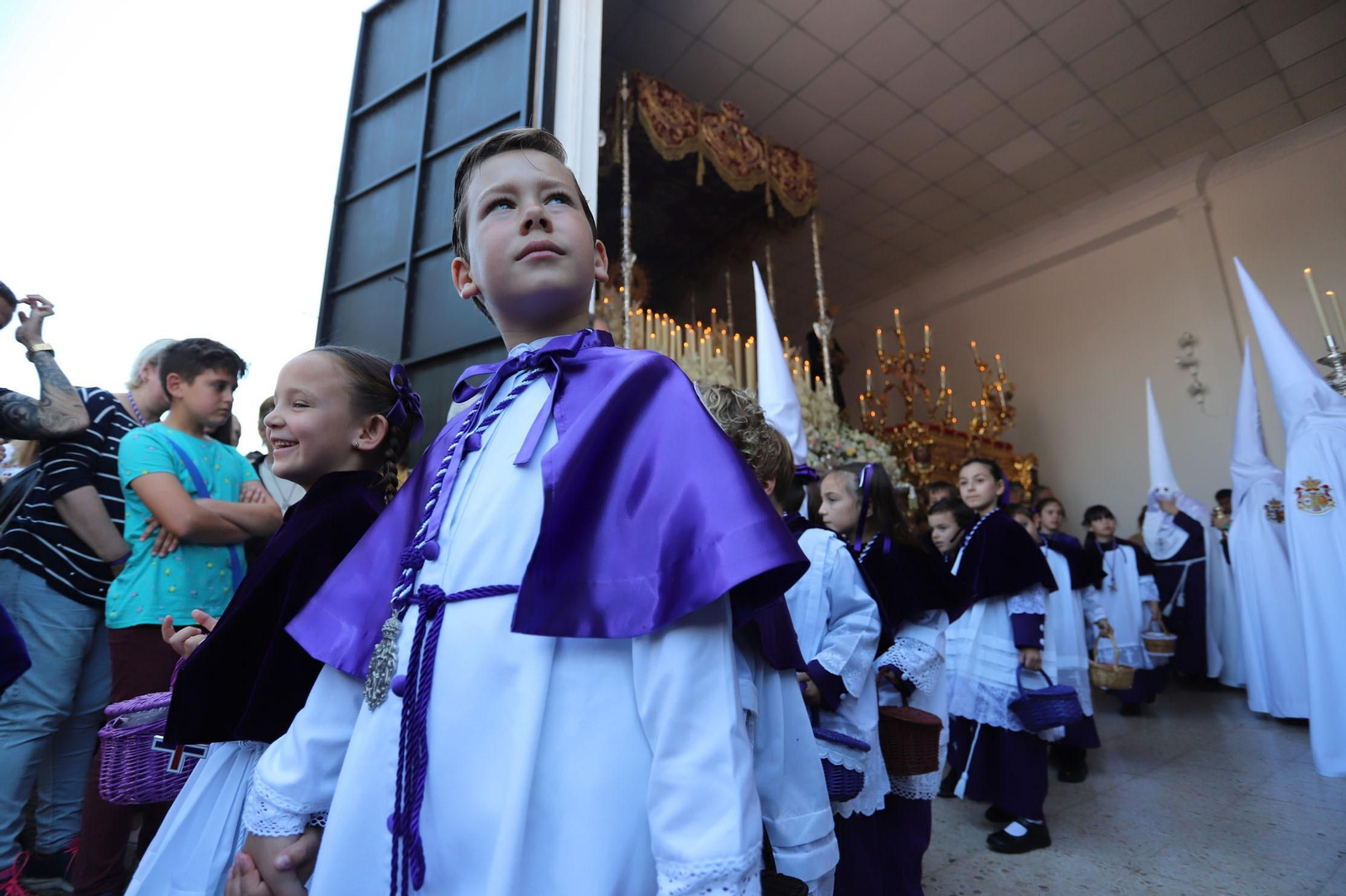 Imágenes del recorrido de la Hermandad del Cristo Cautivo de Huelva
