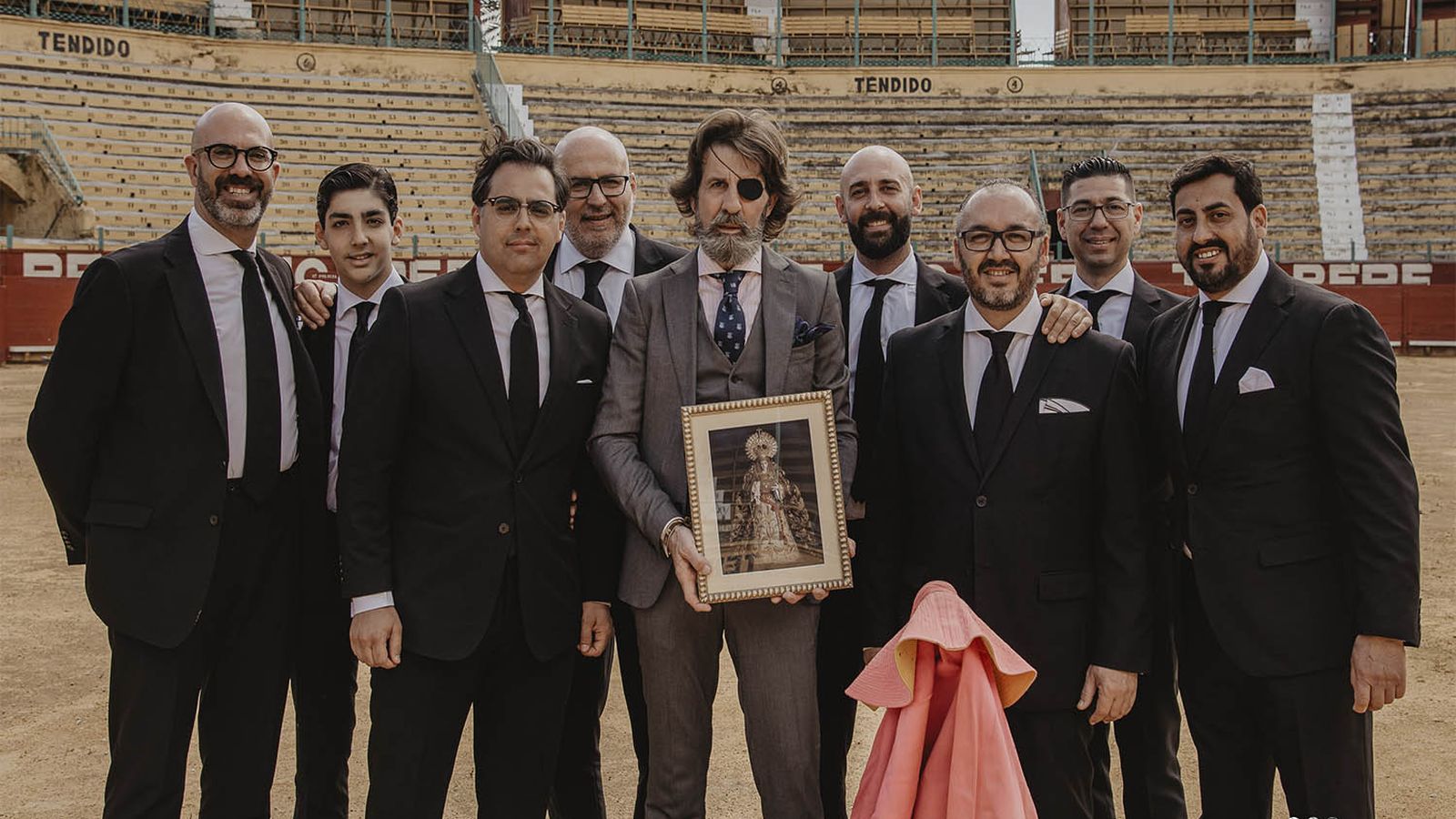 Homenaje a Juan José Padilla de los cargadores de la Hermandad de Fátima