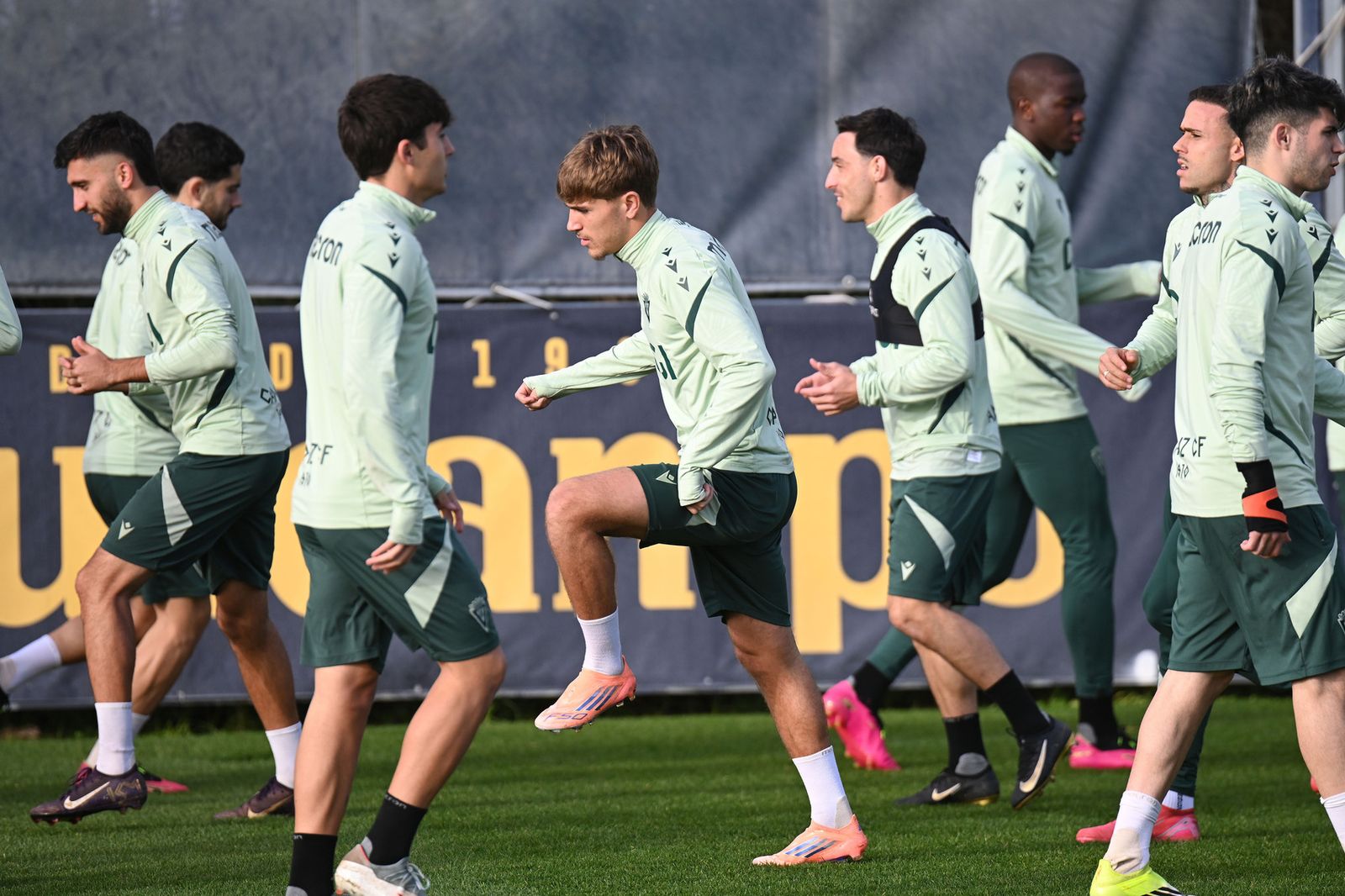 Sesión del Cádiz el viernes en El Rosal.