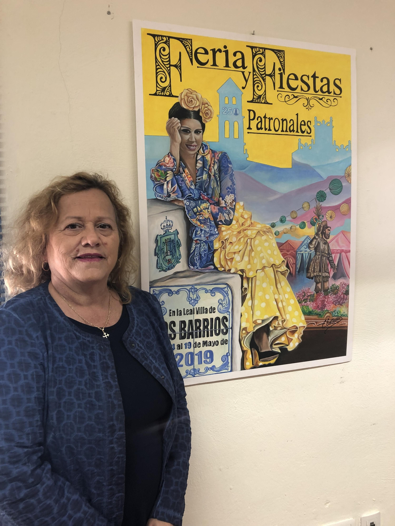 Carmen Roldán, junto al cartel de la Feria de Los Barrios de 2019 Carmen Roldán, junto al cartel de la Feria de Los Barrios de 2019