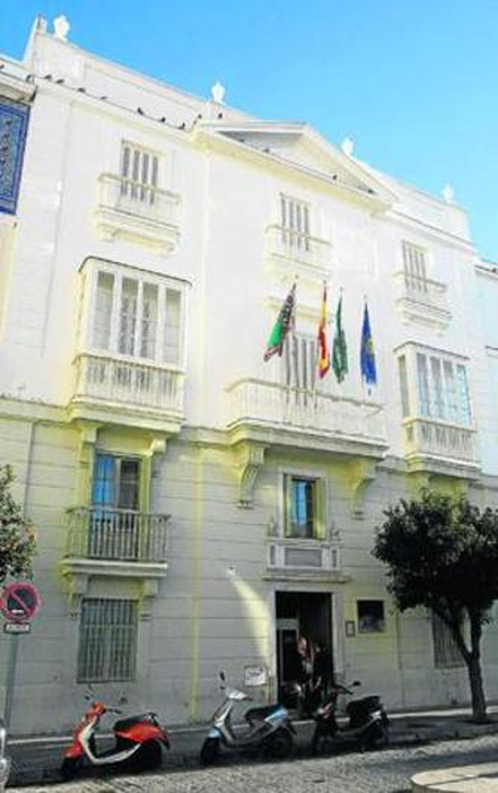 La casa palacio que actualmente es sede de la UNED en Cádiz fue construida a principios del siglo XIX.