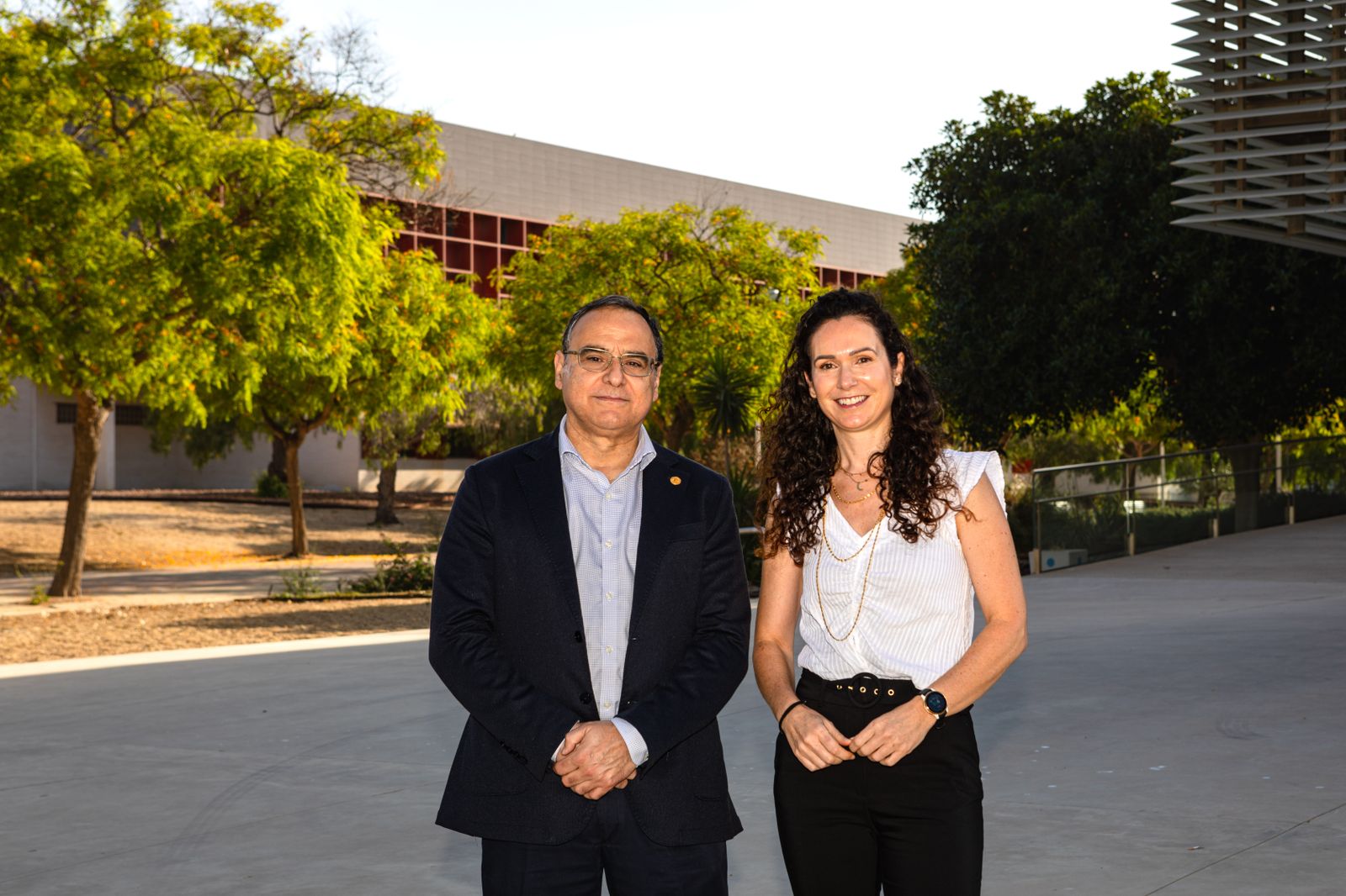 El rector de la Universidad, José J. Céspedes Lorente, y la presidenta del Consejo Social, Mariola Hidalgo Martínez.