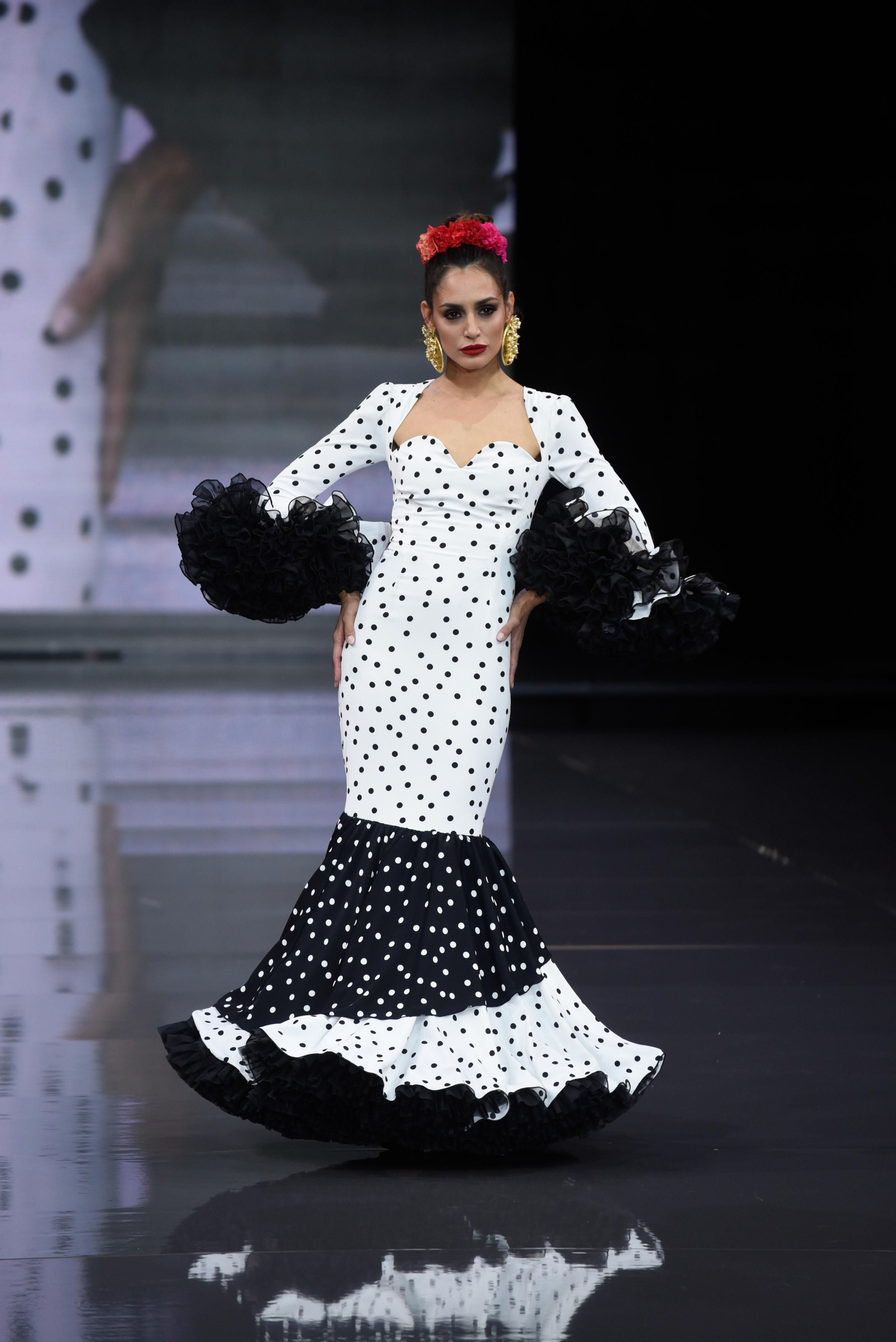 El desfile de Rosa Pedroche en SIMOF 2023, todas las fotos