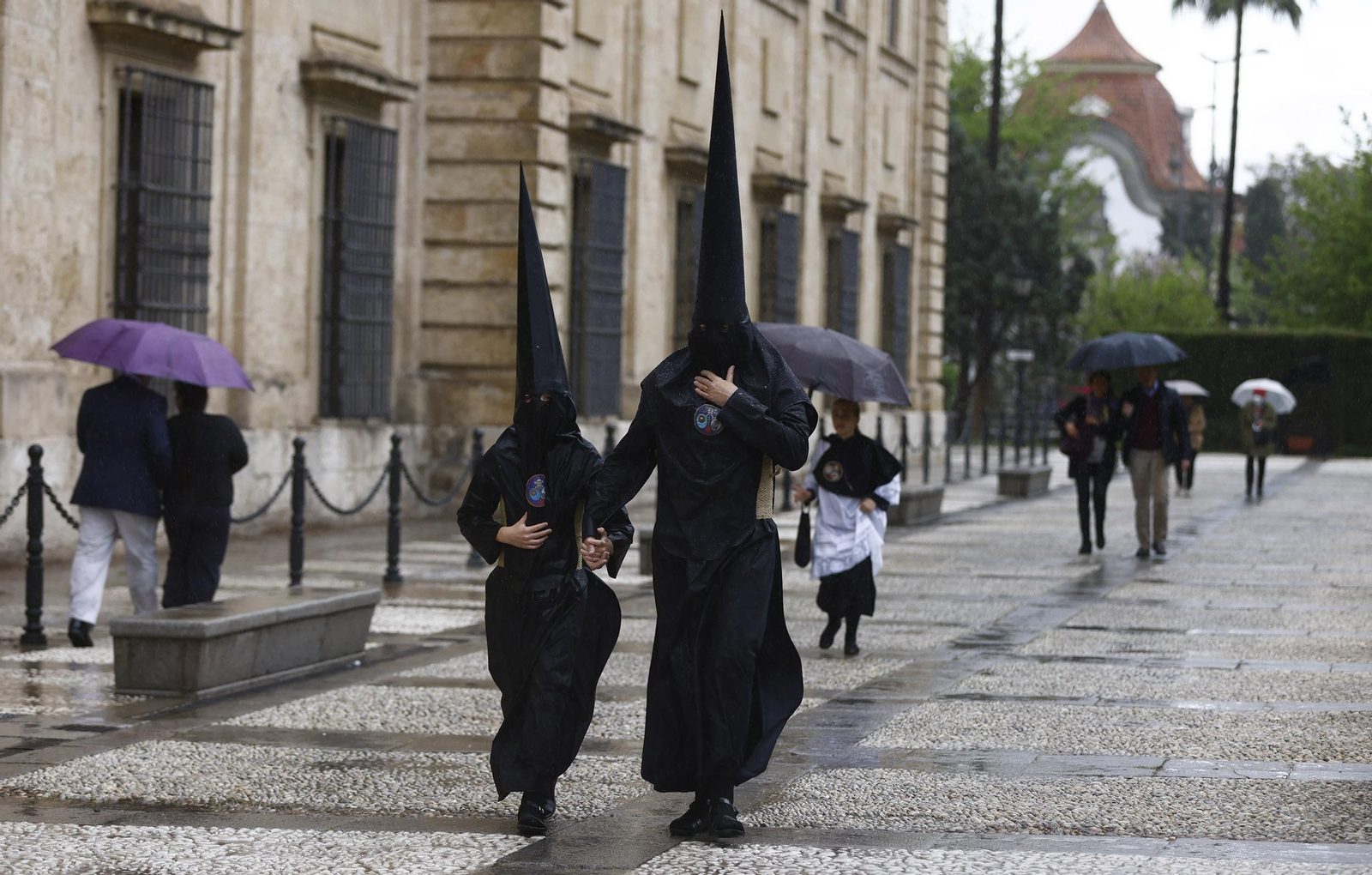 Fotos de Los Estudiantes el Martes Santo en la Semana Santa de Sevilla