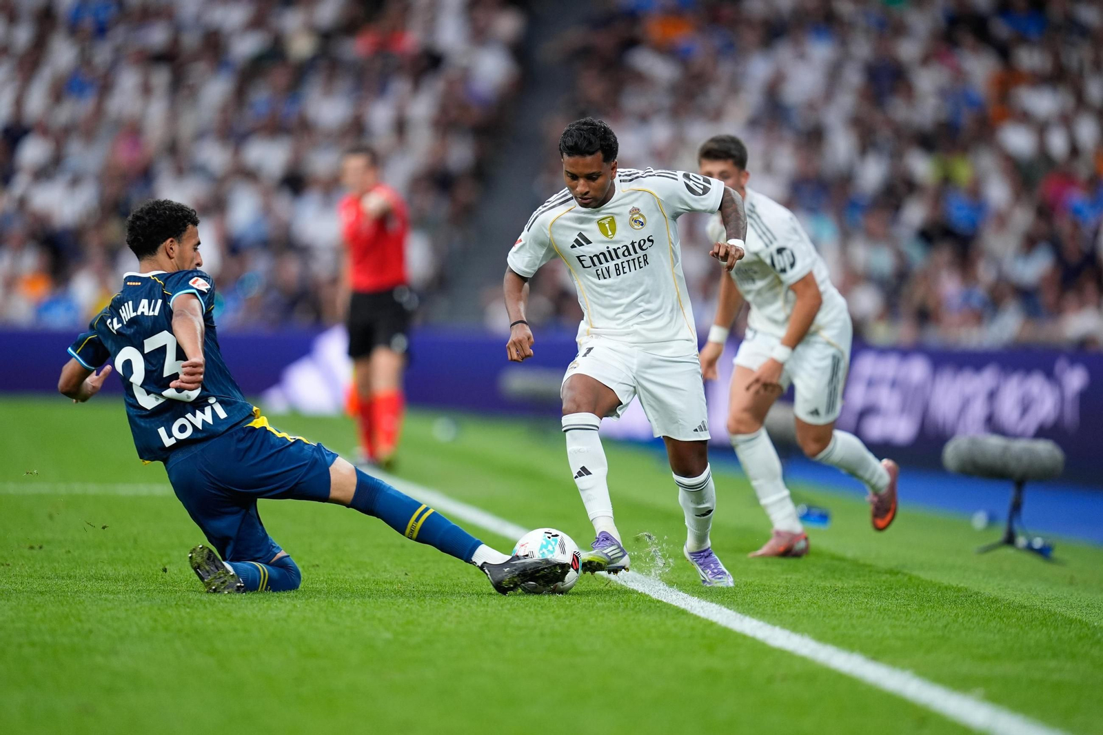 EuropaPress_6970053_Rodrygo_of_Real_Madrid_CF_and_Omar_El_Hilali_of_RC.jpg