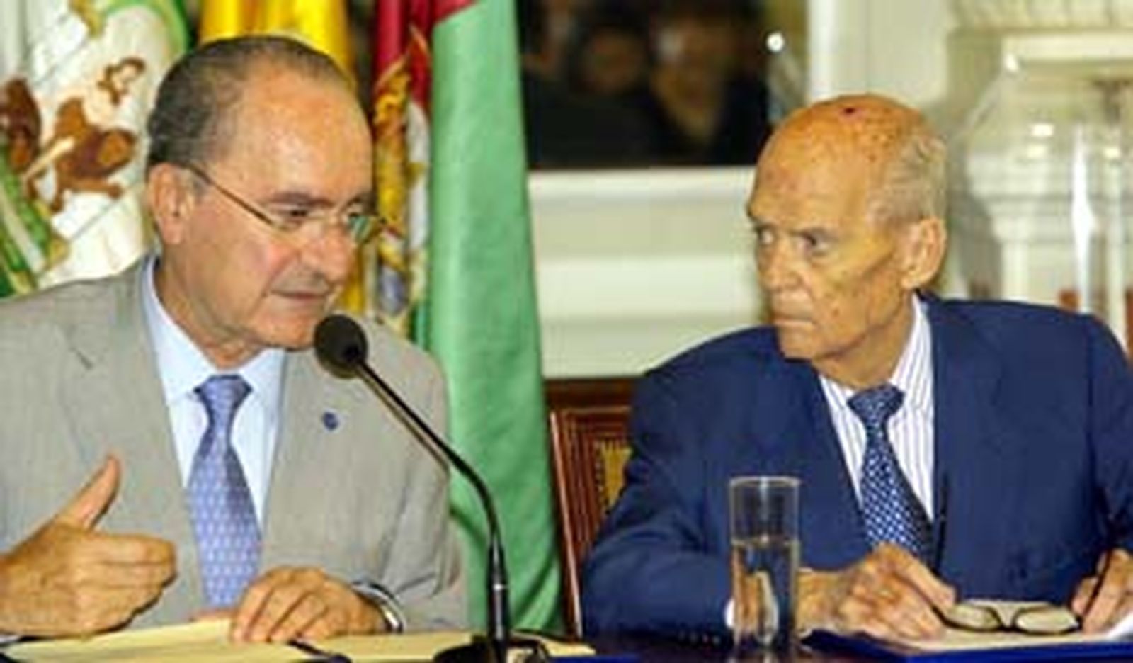 El Ayuntamiento y Sevillana Endesa firman un acuerdo para mejorar la iluminación artística del Jardín Botánico