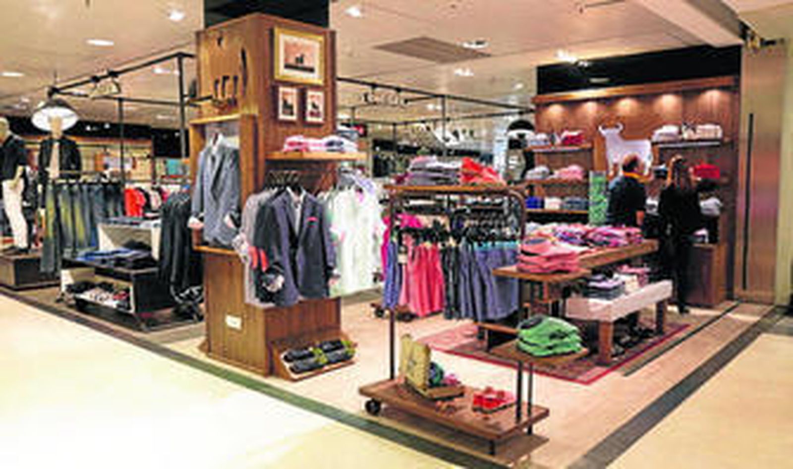 Espacio de El Toro de Osborne en una tienda de El Corte Inglés.