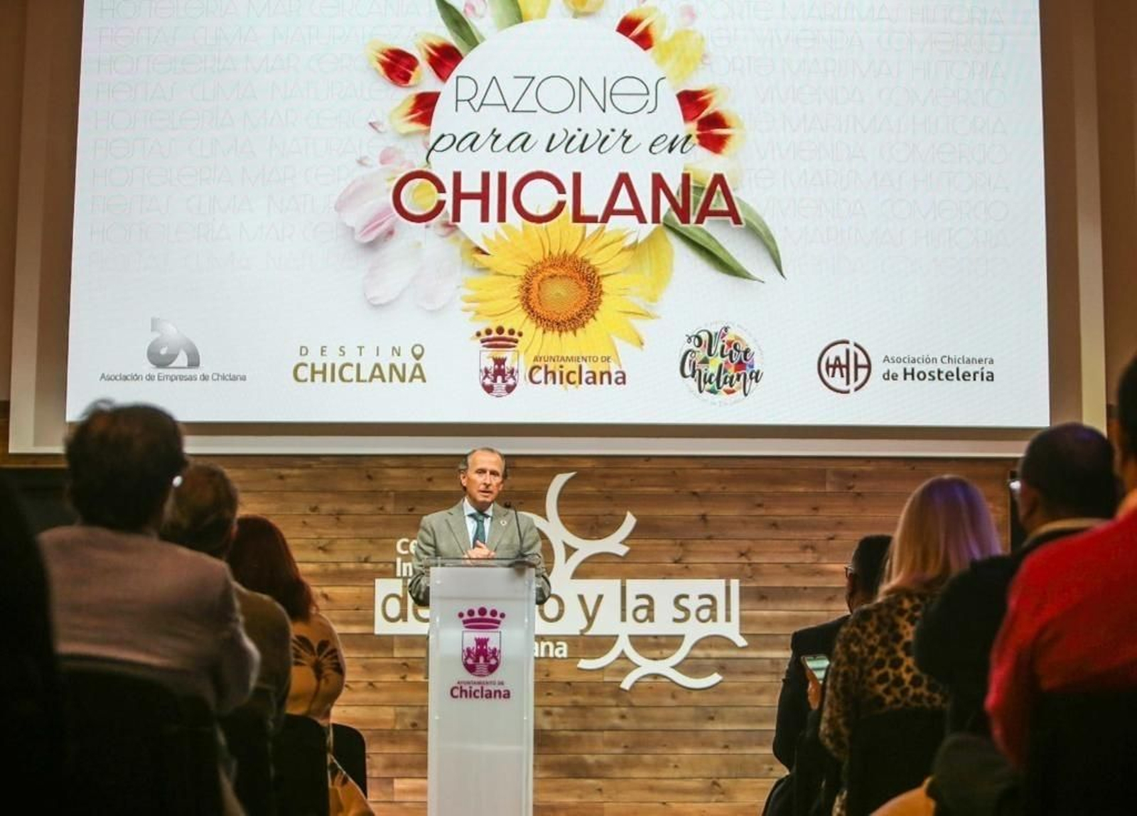 El alcalde, José María Román, durante la presentación de la campaña.
