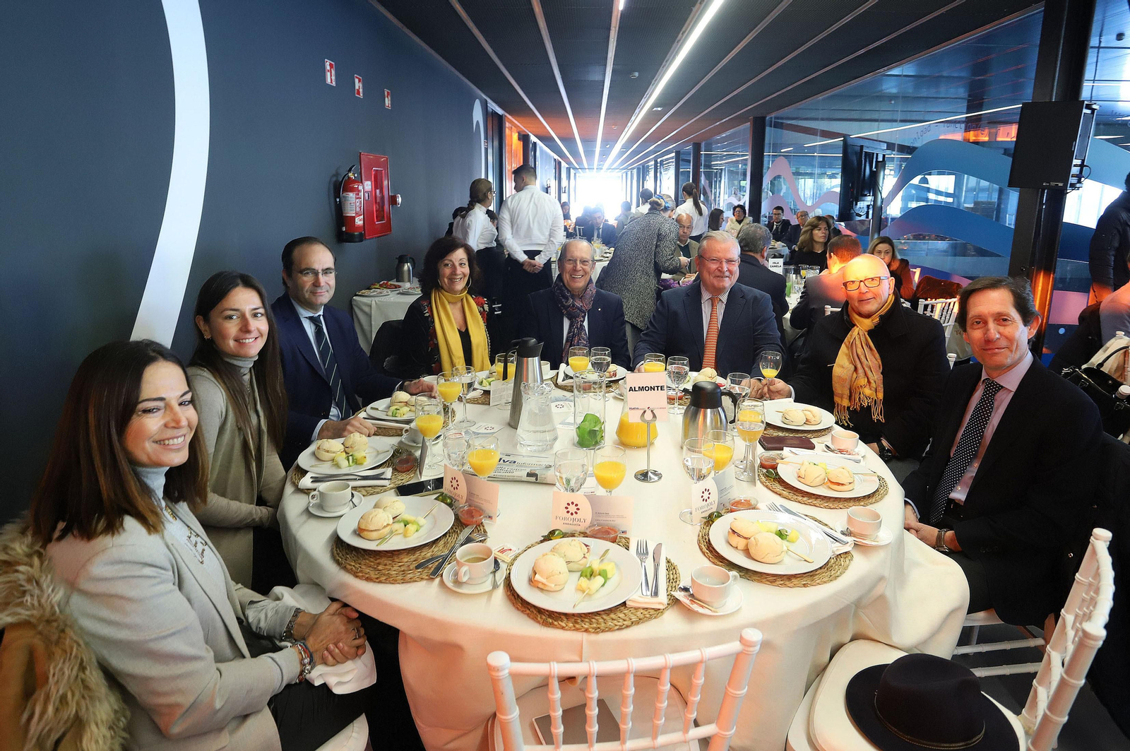 Imágenes del desayuno-coloquio con Antonio Sanz en el Foro Joly Andalucía celebrado en la Lonja de la Innovación del Puerto de Huelva