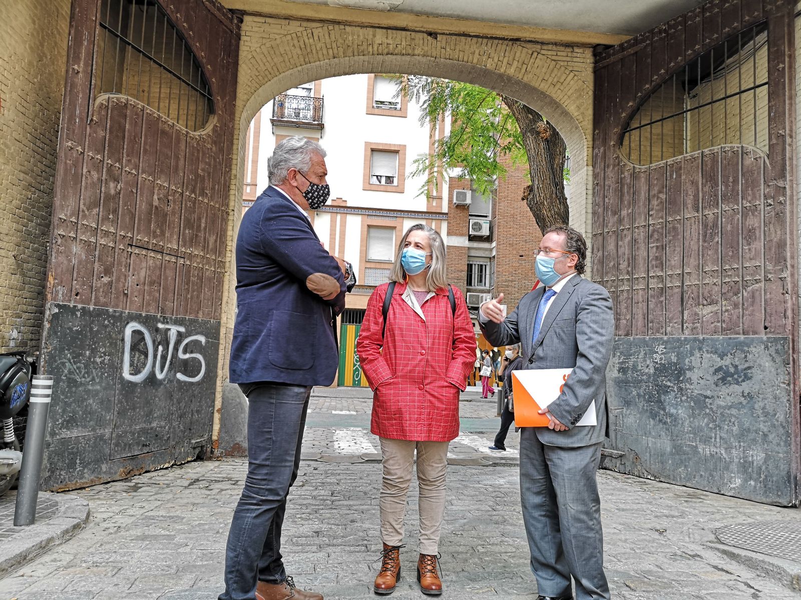 López Aparicio durante su visita a San Jacinto junto al concejal Miguel Ángel Aumesquet.