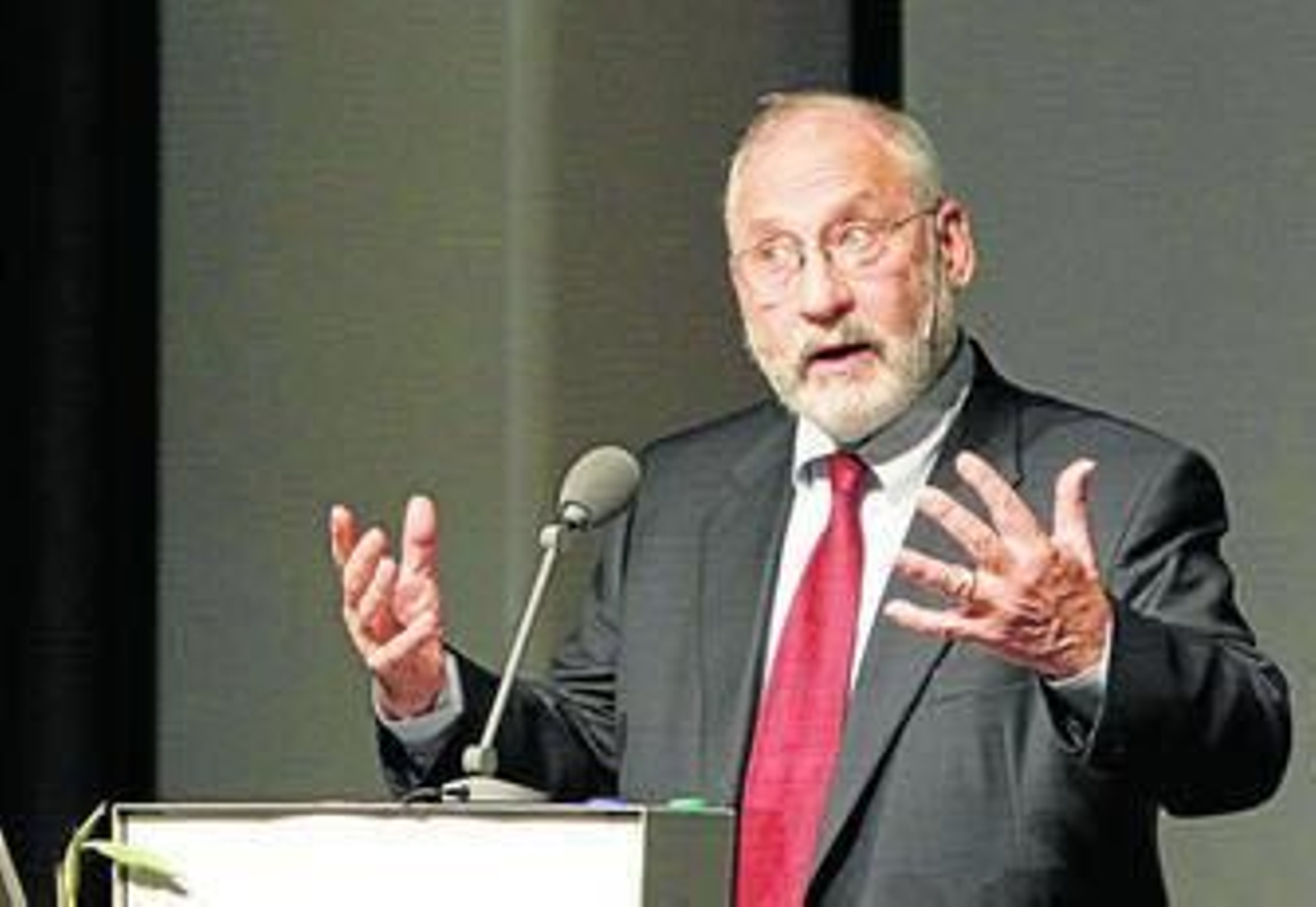 Stiglitz alerta de que España podría acabar como la Argentina del 'corralito'
