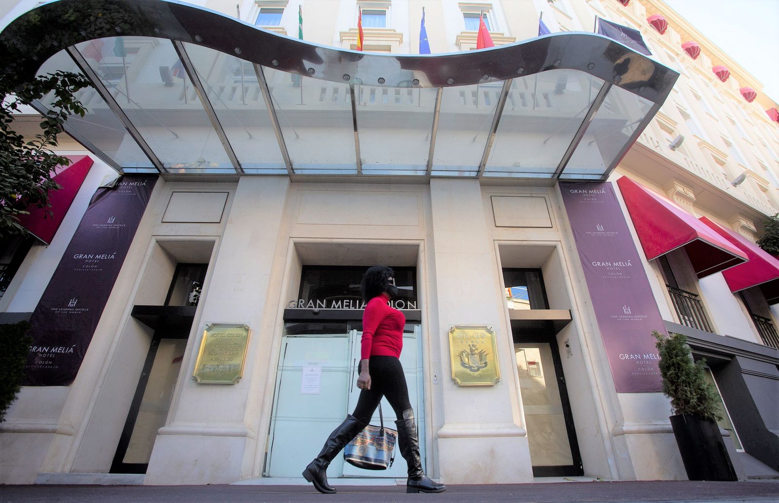 El Hotel Colón, cerrado a cal y canto por la crisis del coronavirus.