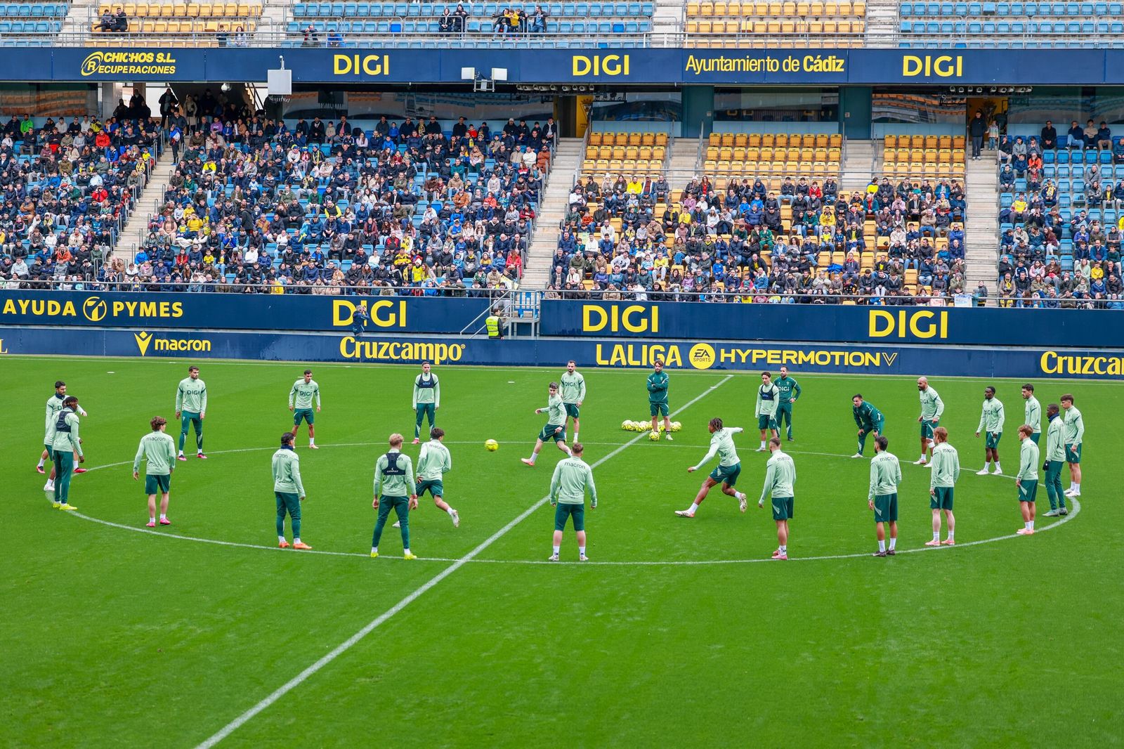 Un entrenamiento del Cádiz en el Nuevo Mirandilla.