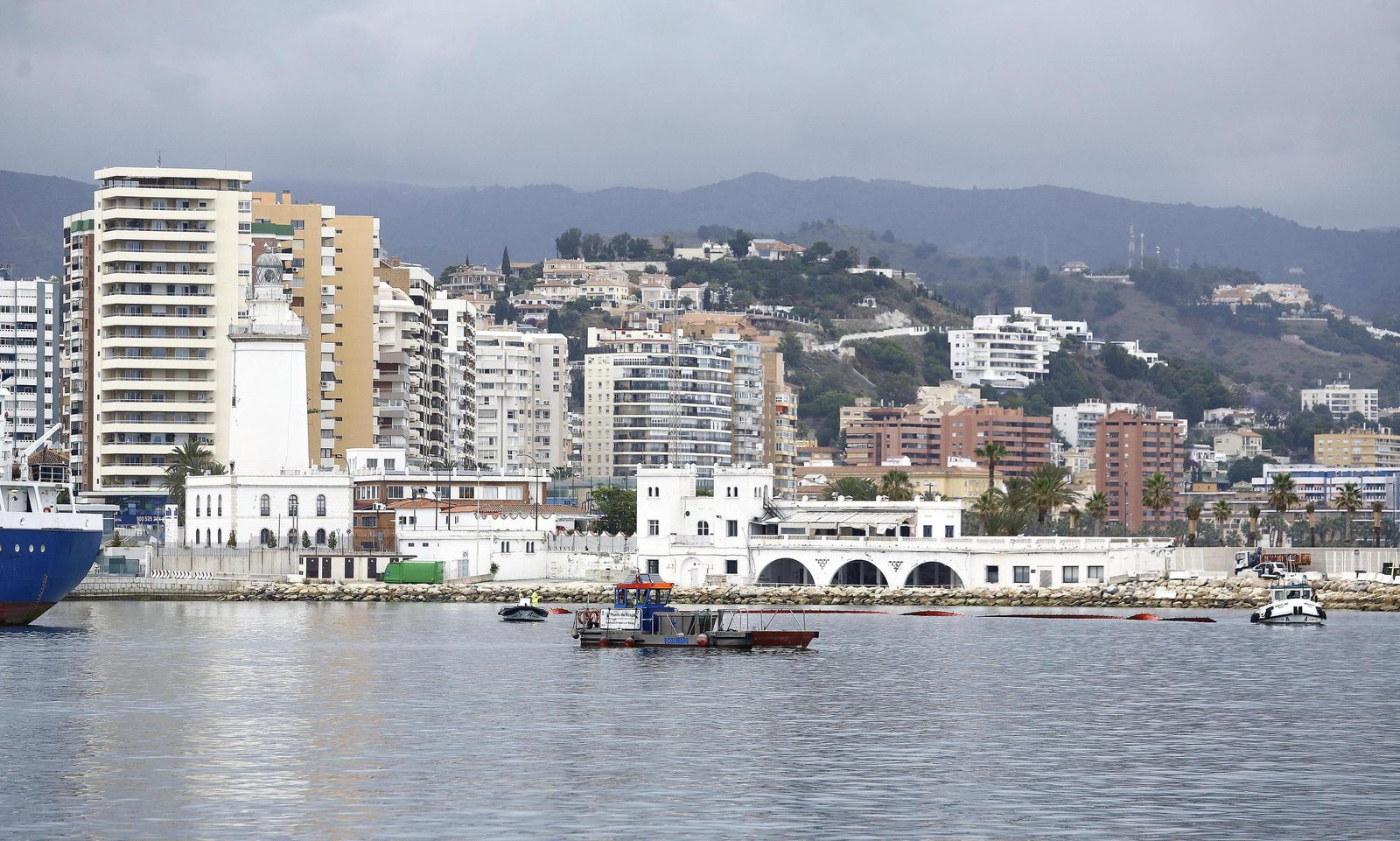 Las fotos del simulacro contra la contaminación en el puerto de Málaga