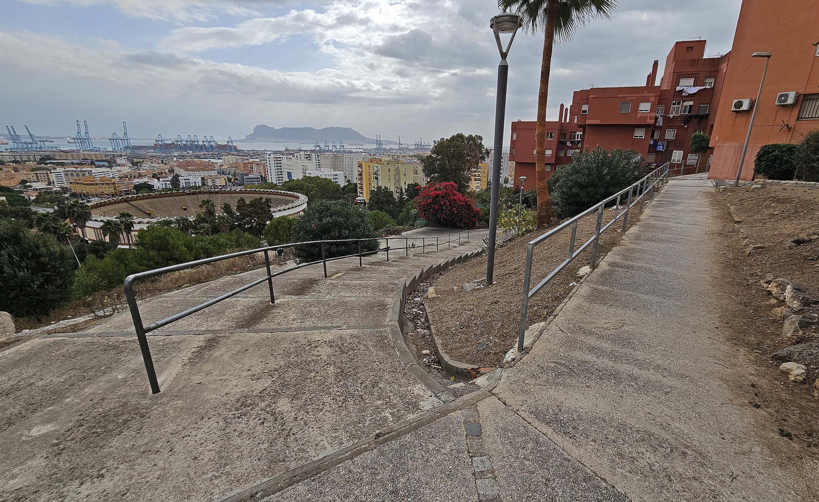 Fotos de los desperfectos en la barriada del Liang Shan Po en Algeciras