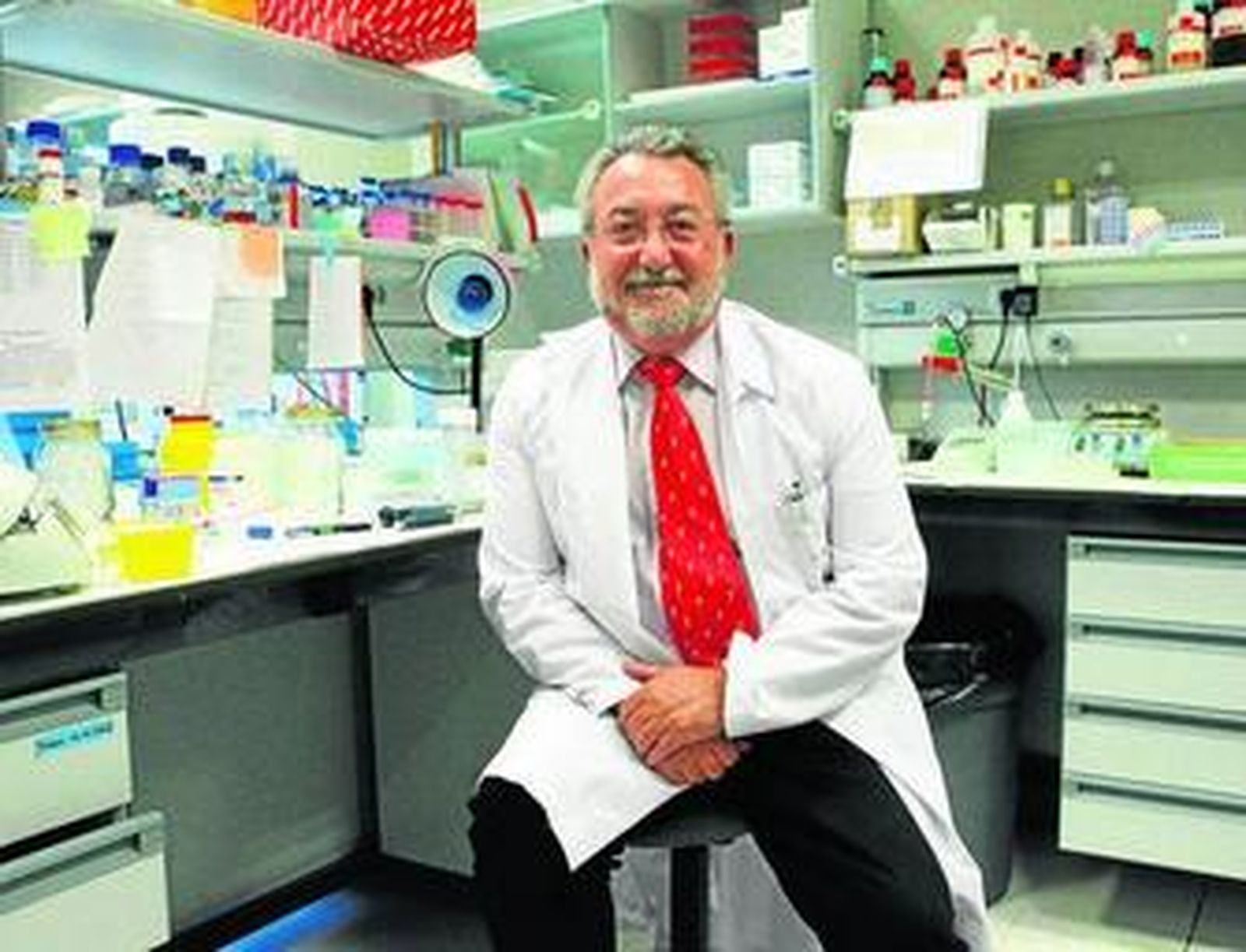 Ponentes. Sobre estas líneas, Bernat Soria, científico y ex ministro de Sanidad. Y a la izquierda, el profesor Jack Szostak, Premio Nobel de Medicina y Fisiología.