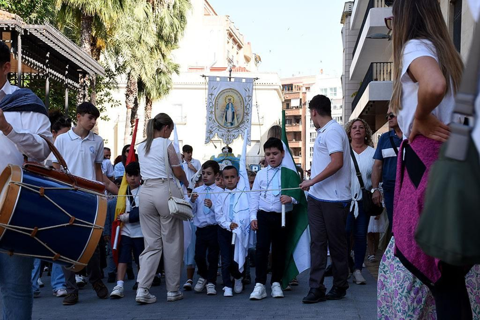Imágenes de la procesión de la Virgen Milagrosa del colegio San Vicente de Paúl