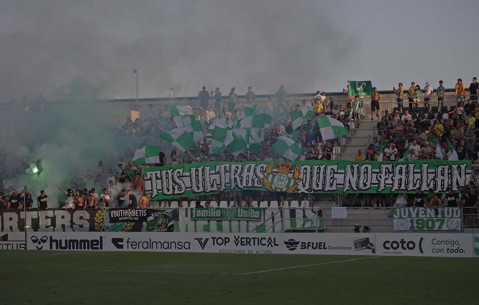 Las mejores fotos del Real Betis - Cádiz CF celebrado en el Ciudad de La Línea