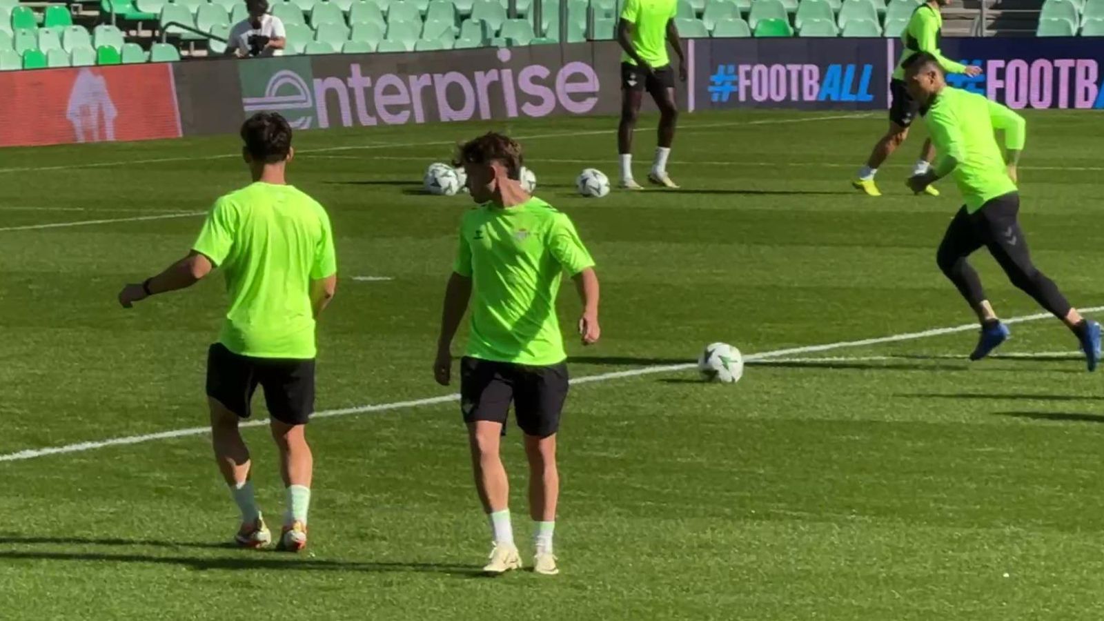 Ángel Ortiz trabaja a las órdenes de Pellegrini en la previa ante el Celje