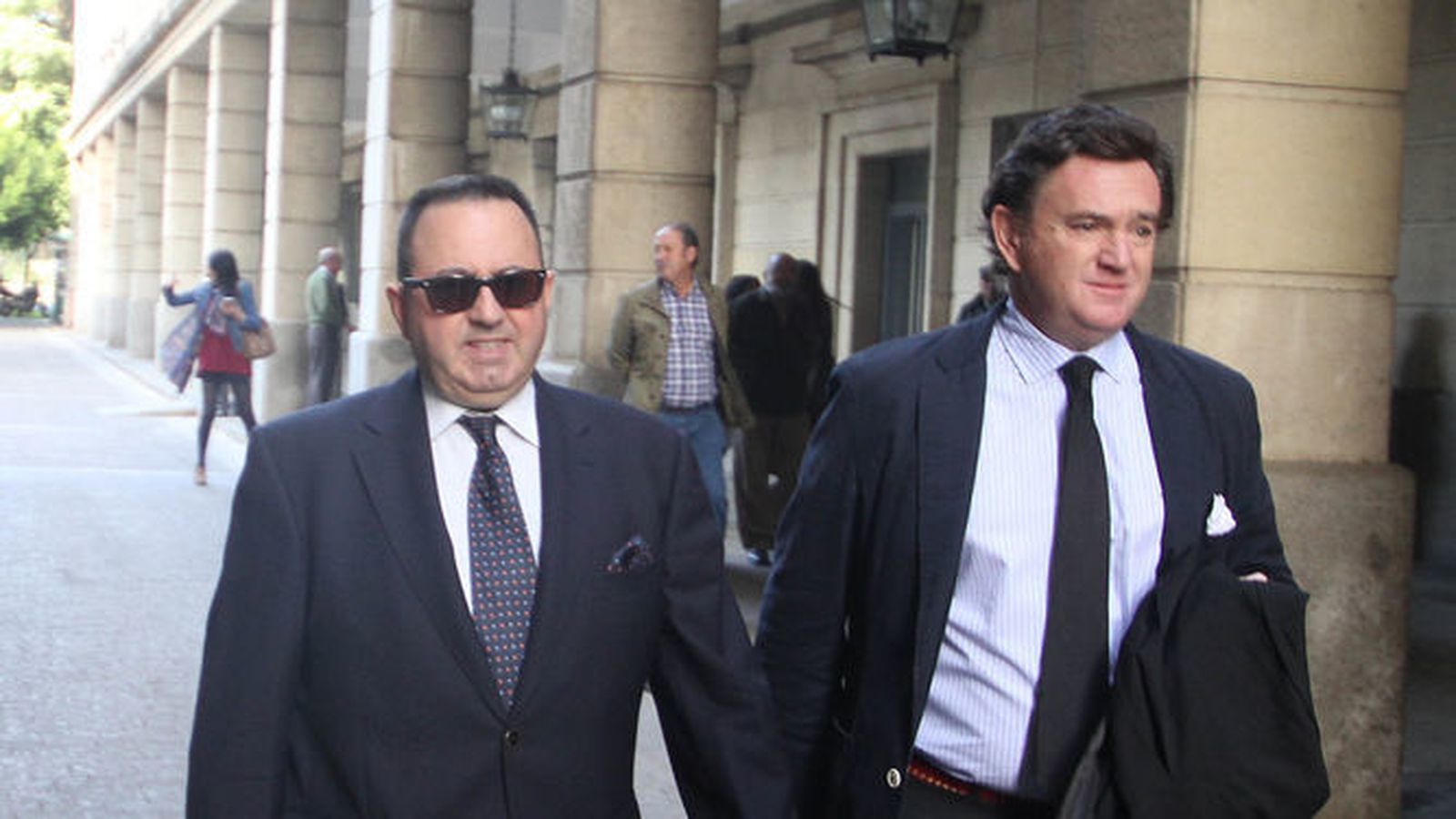 José Salas Burzón (a la izquierda) con su abogado